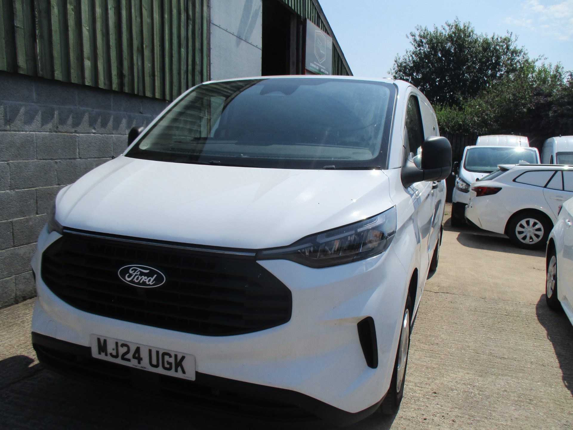 Ford NEW SHAPE CUSTOM TREND 110 BHP - Image 4