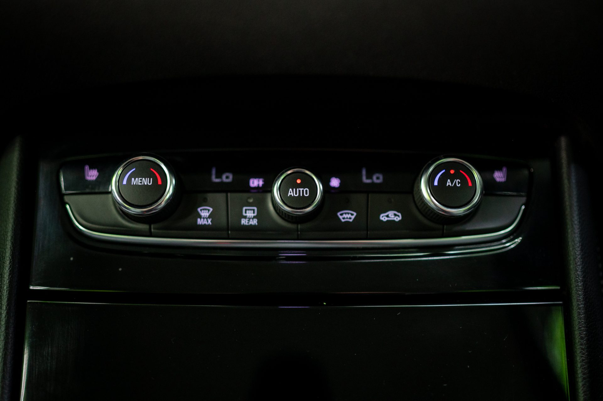 Vauxhall Grandland X 1.5 Turbo D BlueInjection SE - Image 14