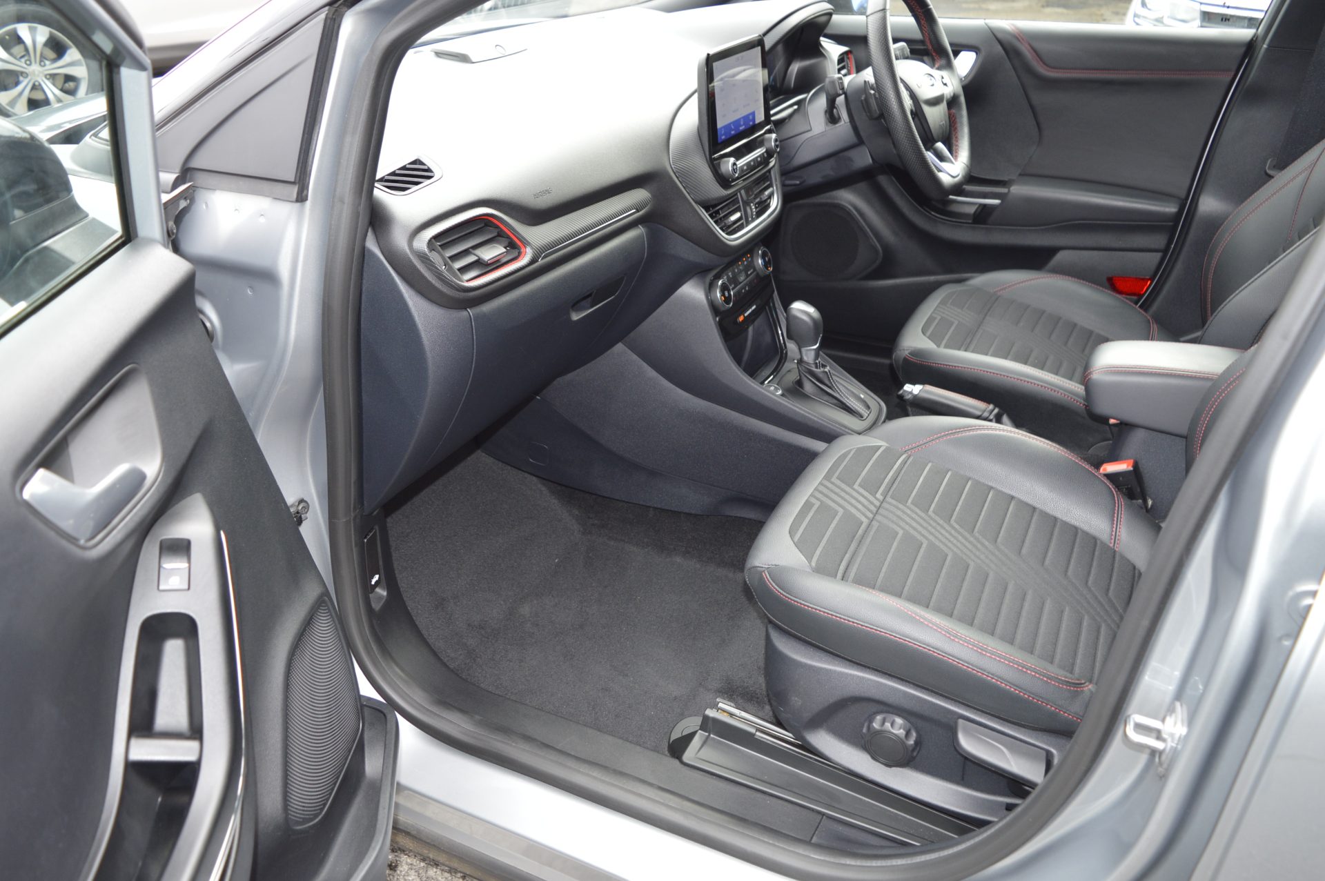 Ford PUMA ST LINE AUTO - Image 12