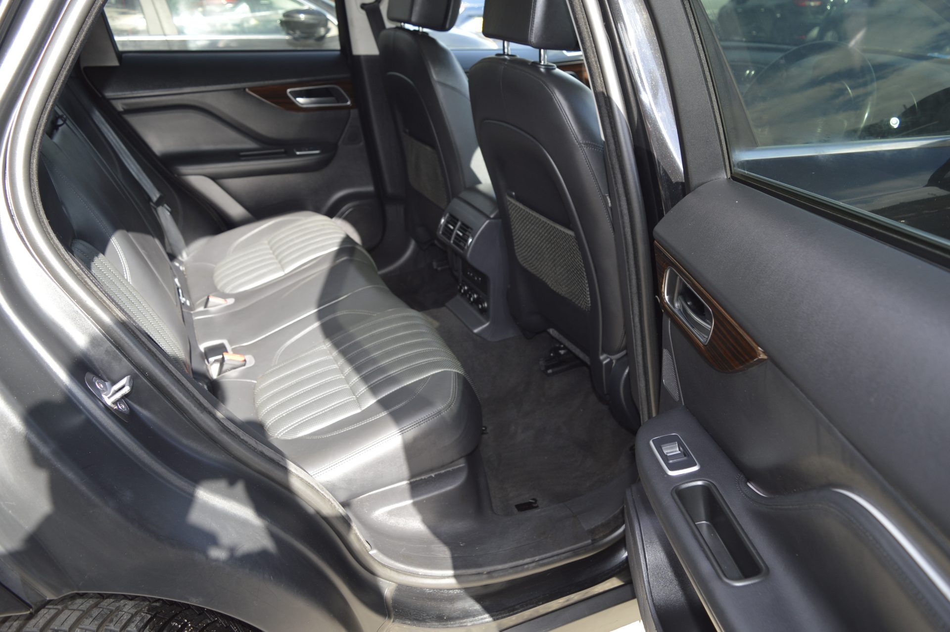 Jaguar F-PACE AUTO SUNROOF - Image 13