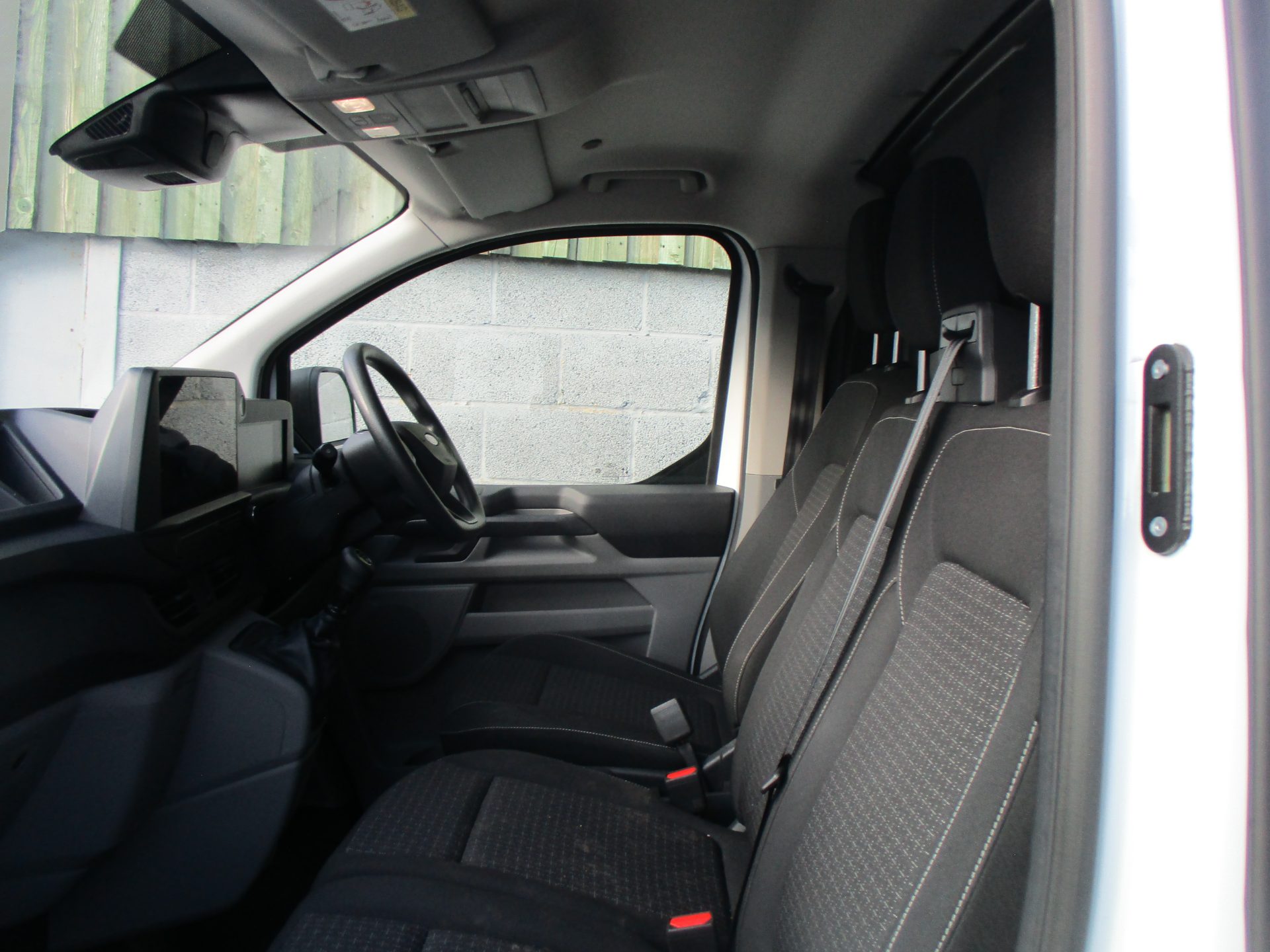 Ford Custom Trend L1 H1 - Image 8