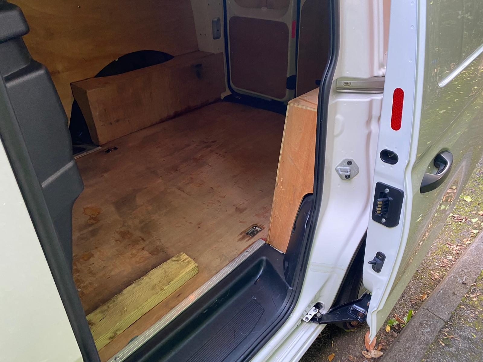 Volkswagen Caddy 2.0 Tdi C20 - Image 9