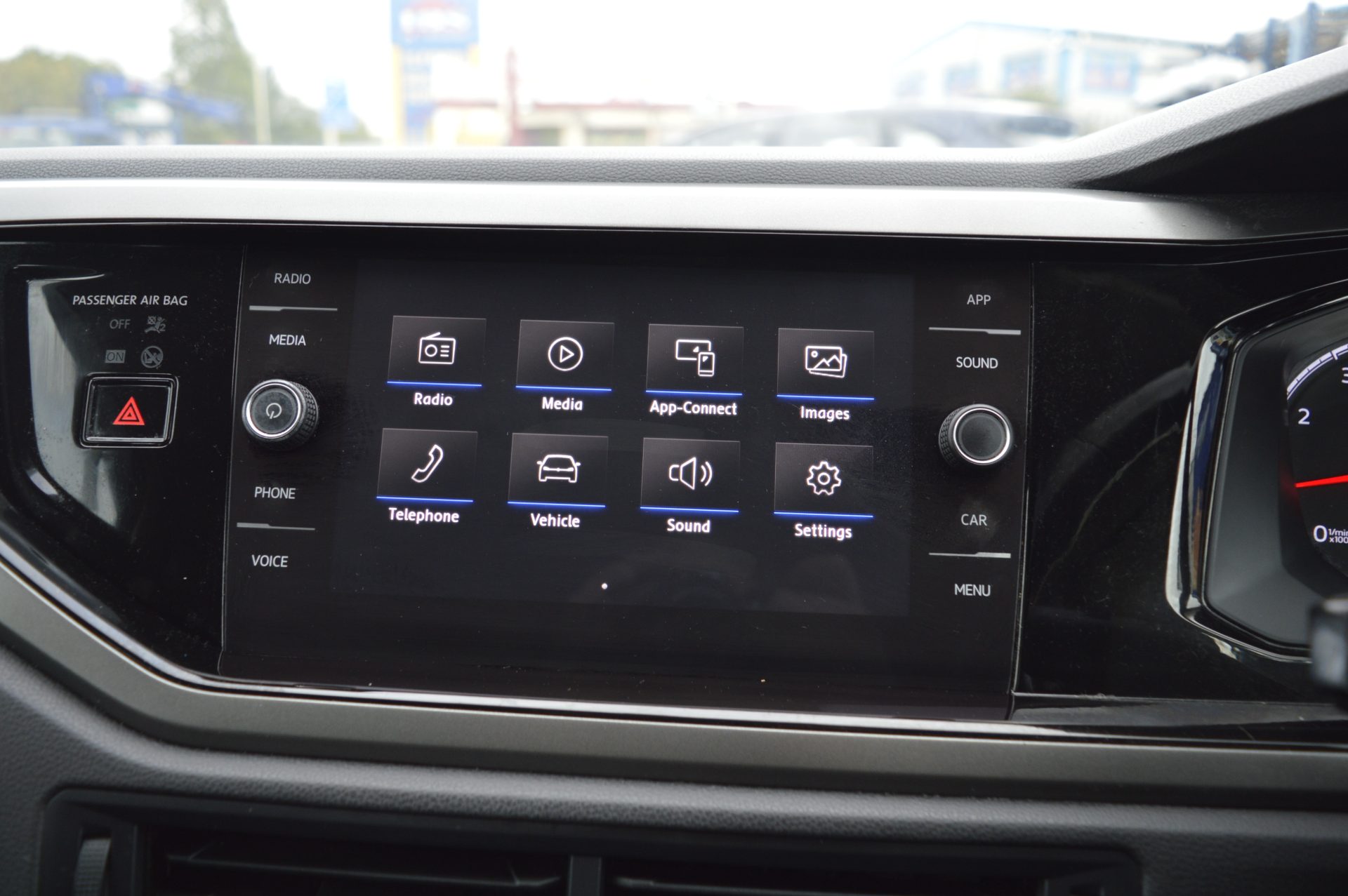 Volkswagen POLO - Image 17