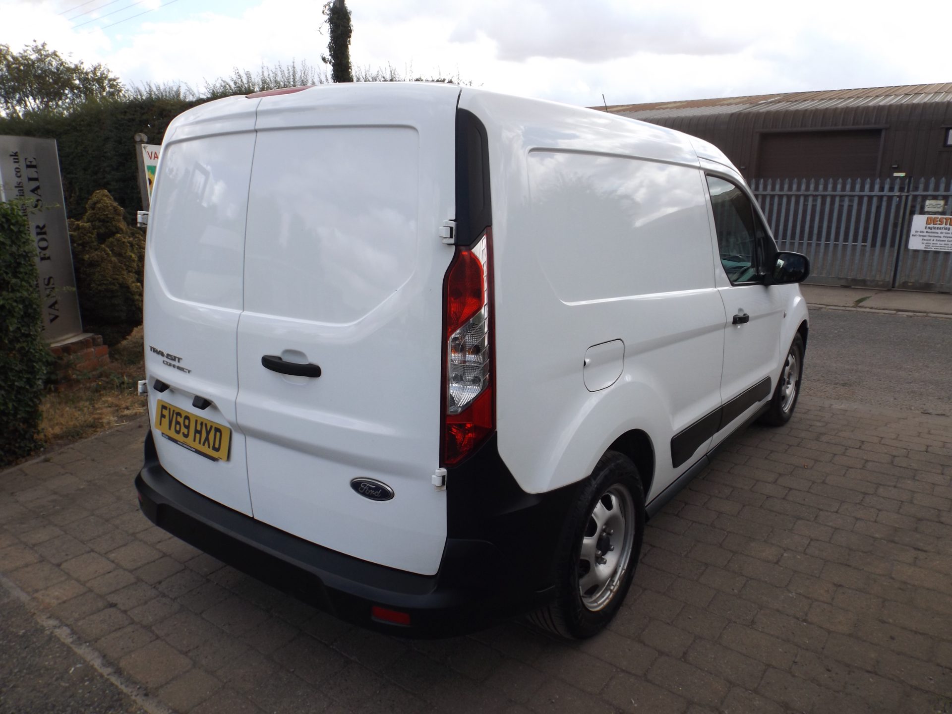 Ford TRANSIT CONNECT 1.5 200 EcoBlue Leader - Image 3