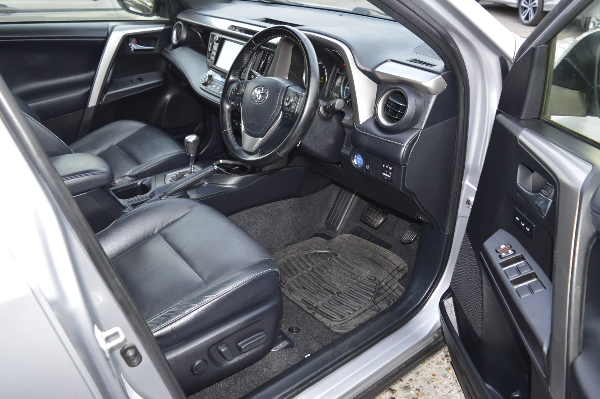 Toyota RAV 4 HYBRID AUTO - Image 15