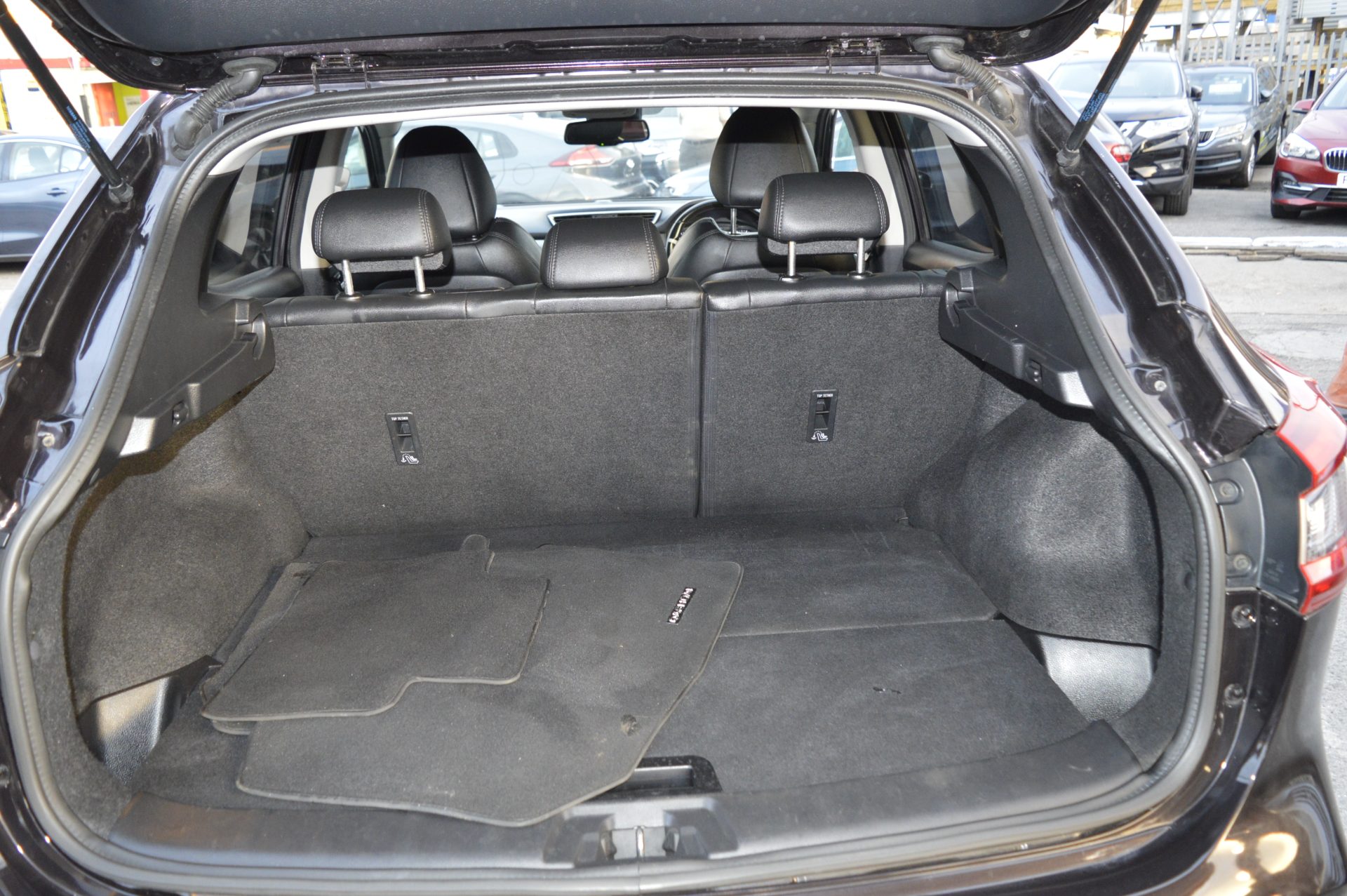 Nissan QASHQAI AUTO - Image 9