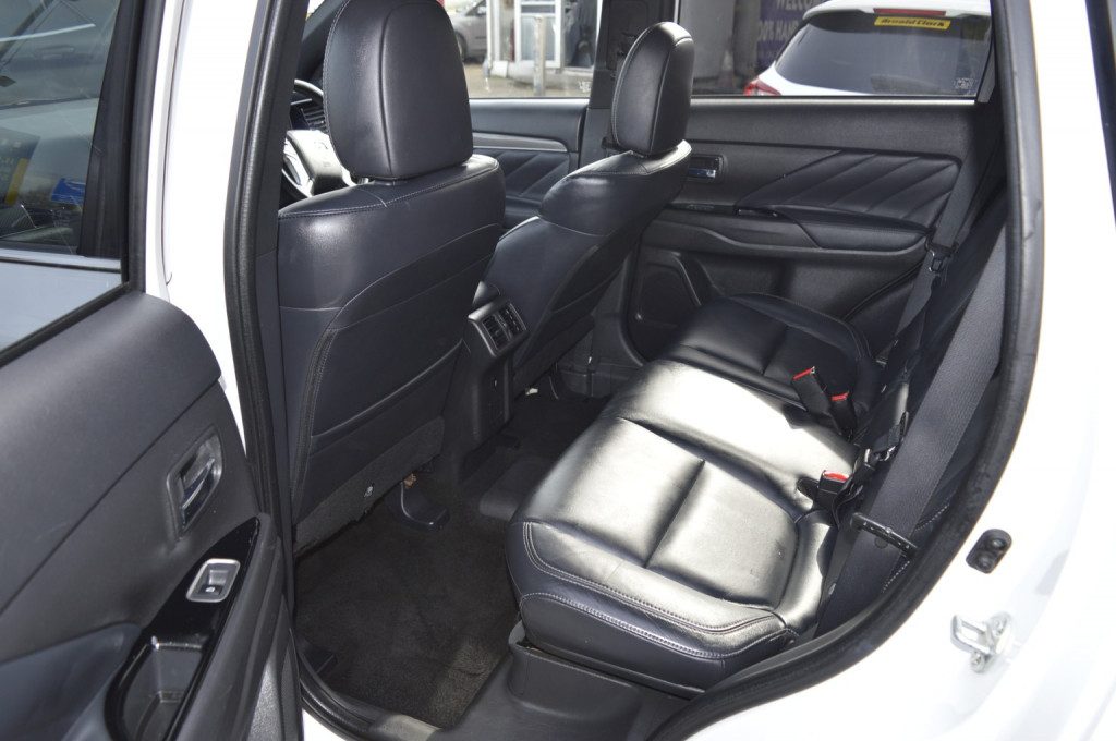 Mitsubishi Outlander - Image 12