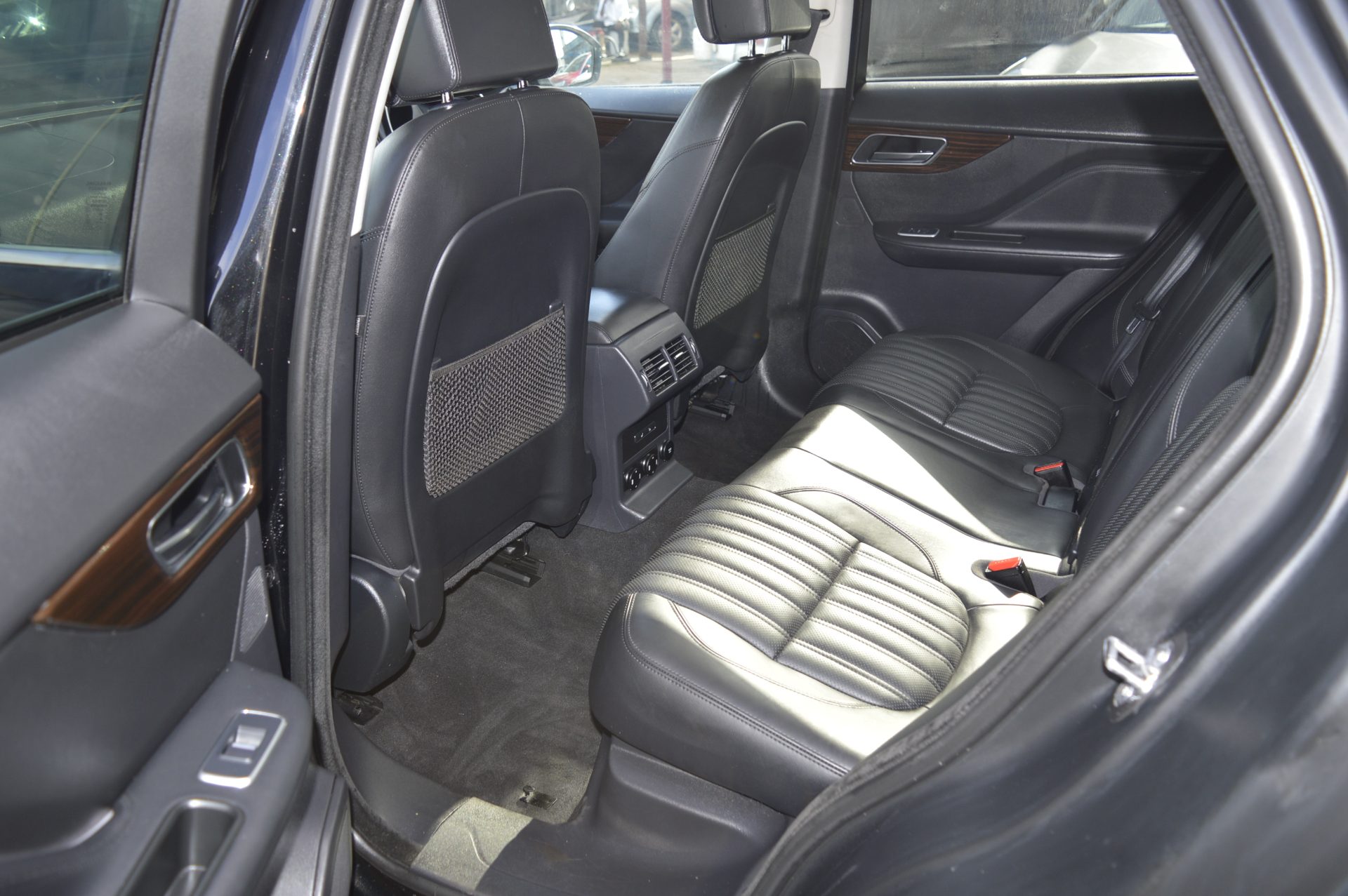 Jaguar F-PACE AUTO SUNROOF - Image 11