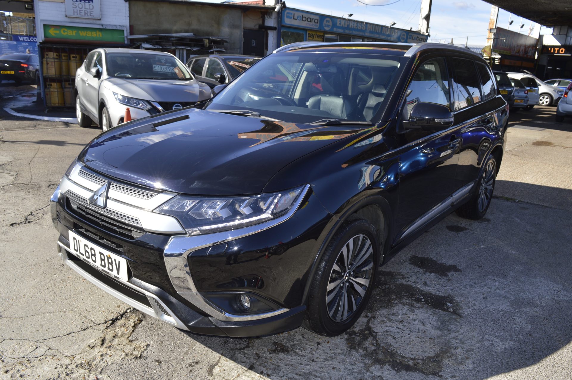 Mitsubishi OUTLANDER AUTO 7 SEATS - Image 3