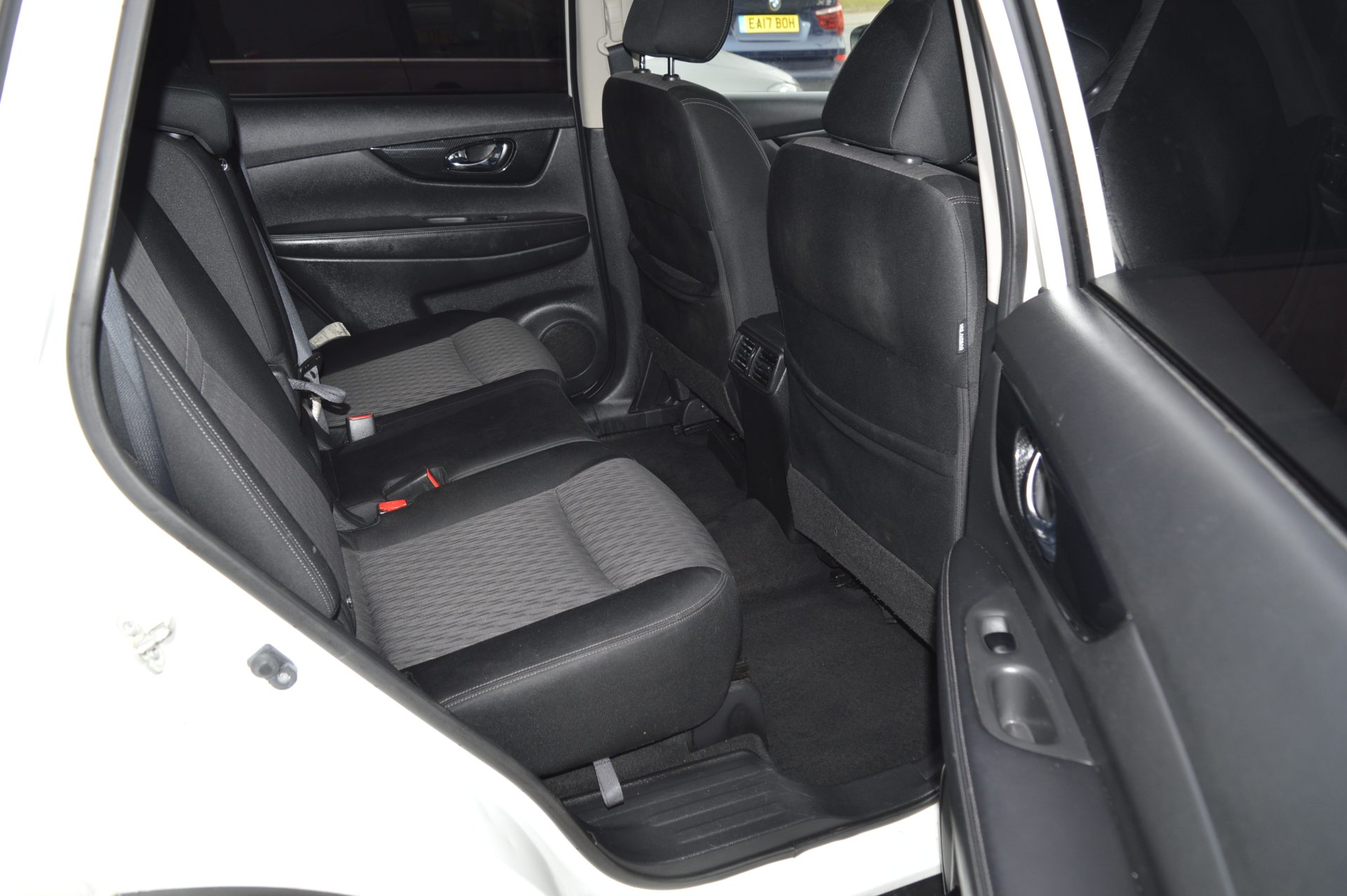 Nissan X-TRAIL AUTO 7 SEATS SUNROOF - Image 14