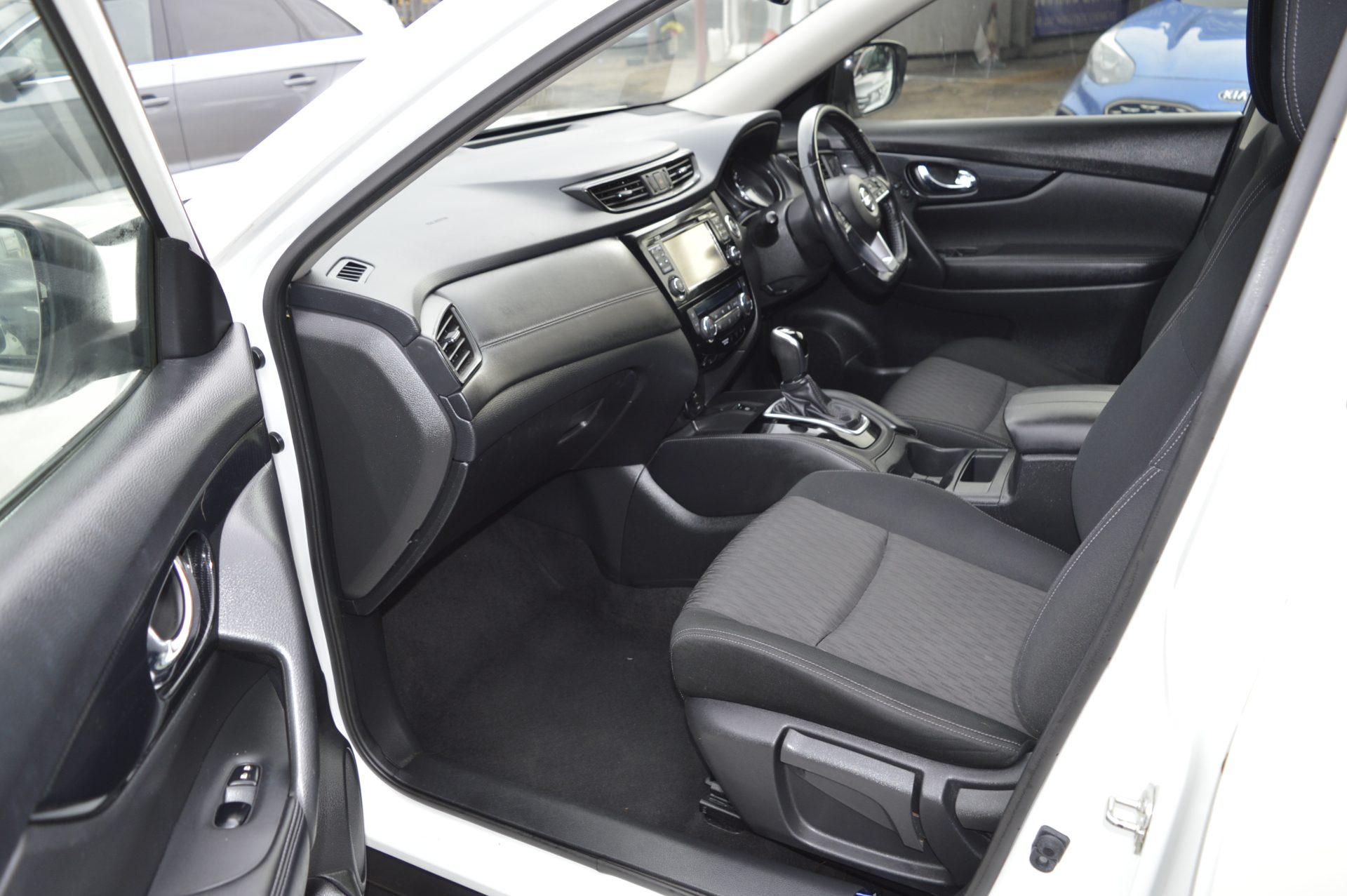 Nissan X-TRAIL AUTO 7 SEATS SUNROOF - Image 13