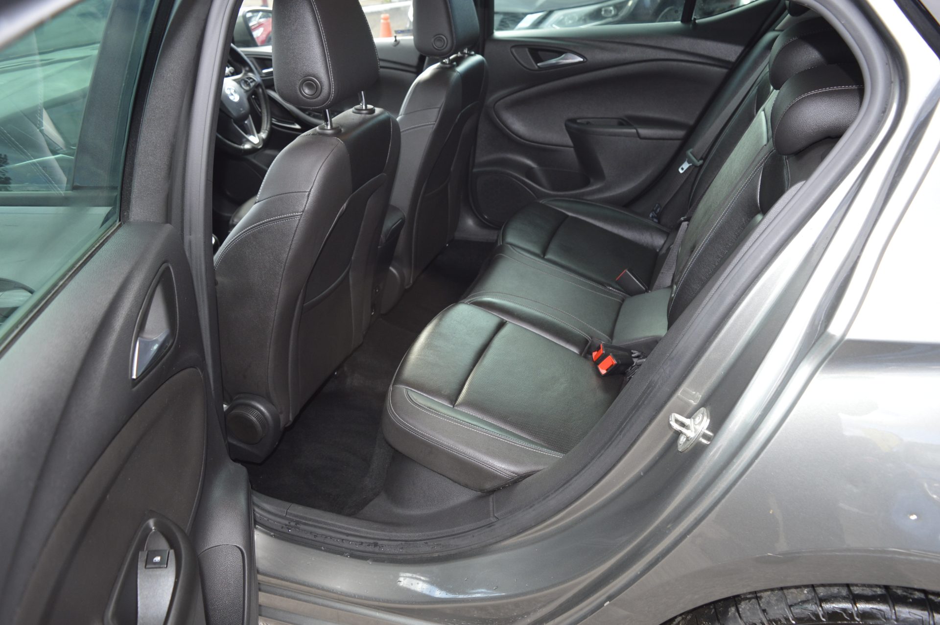 Vauxhall ASTRA ELITE AUTO - Image 10
