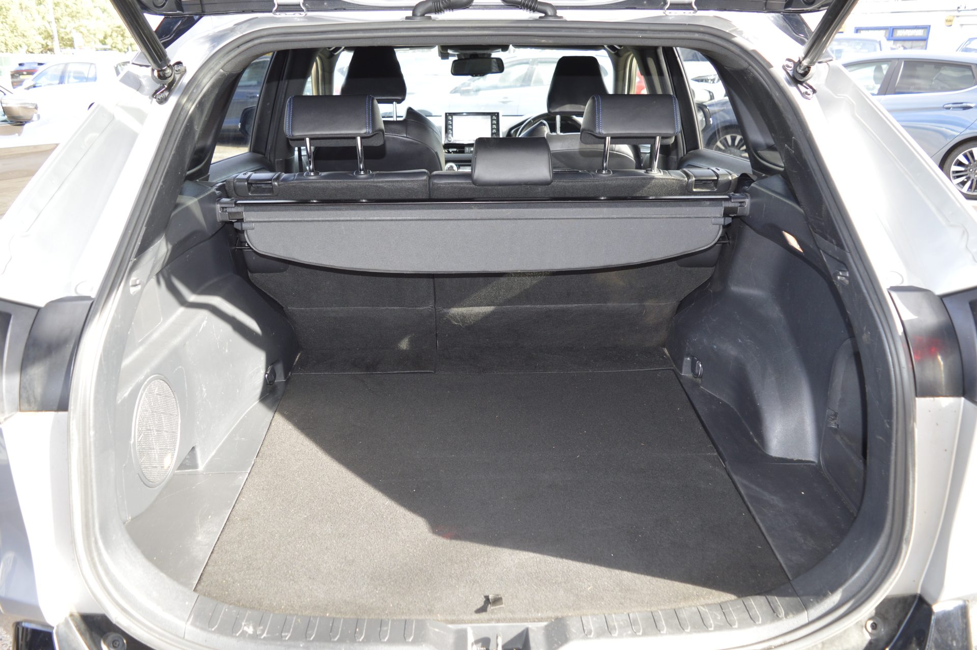 TOYOTA RAV-4 HYBRID - Image 9