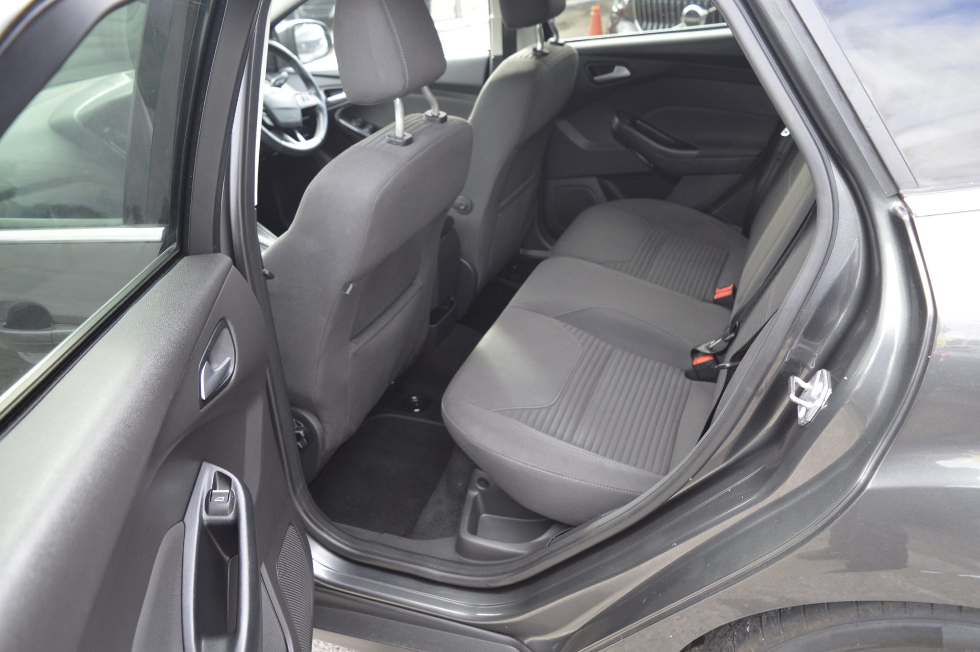 Ford Focus - Image 10