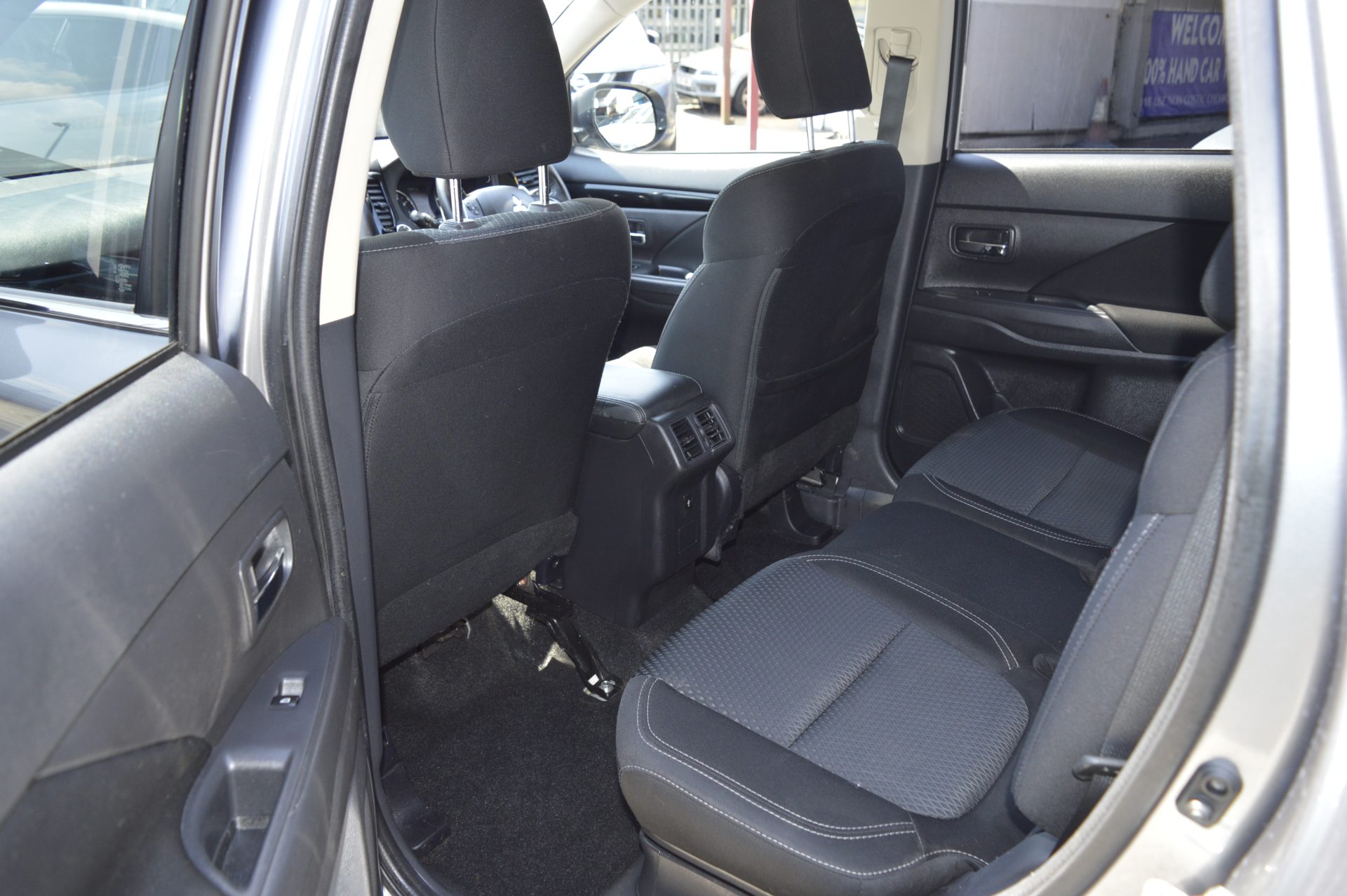 Mitsubishi OUTLANDER - Image 11