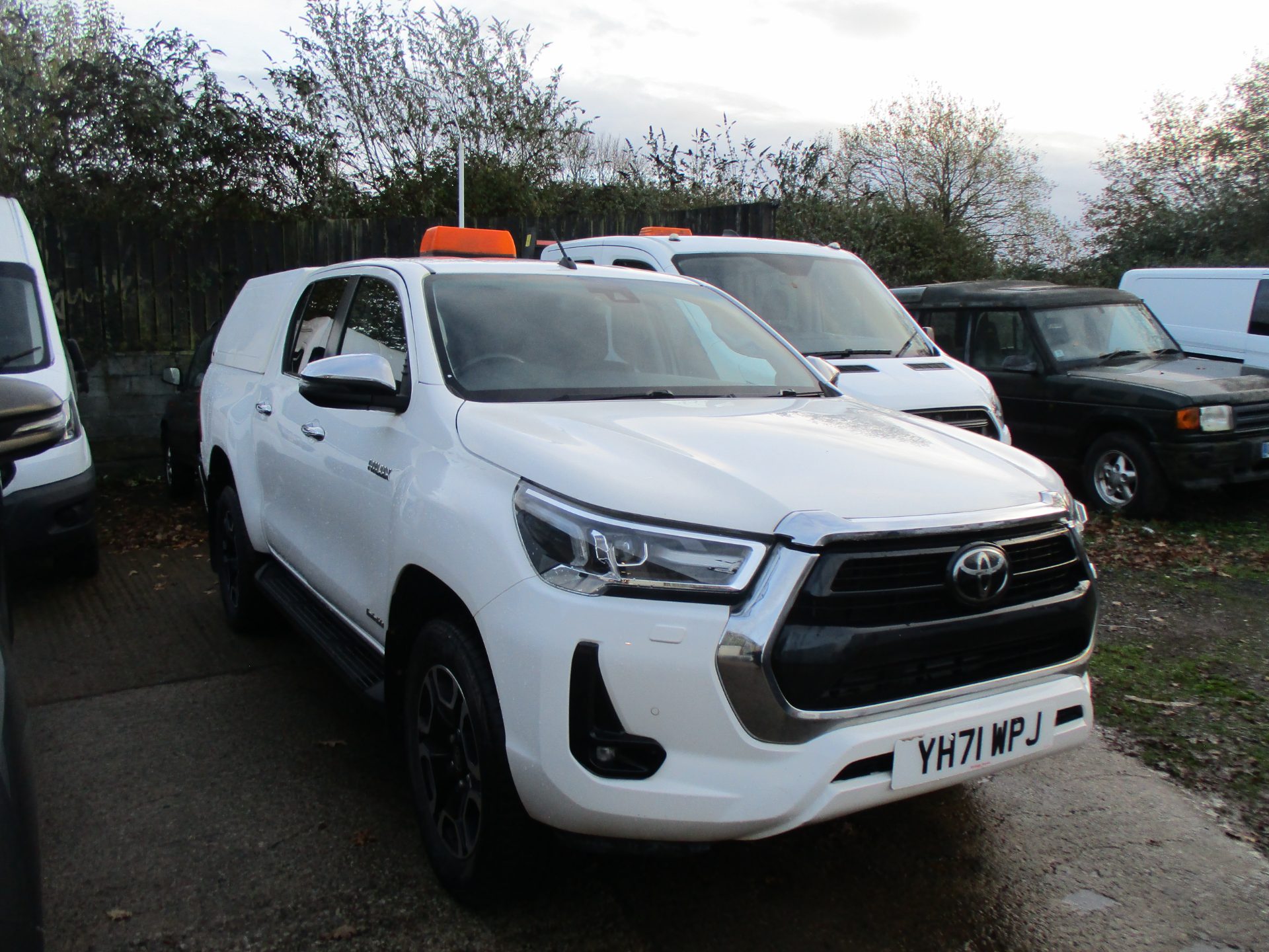 Toyota HILUX INVINCIBLE Double Cab 4x4 pickup