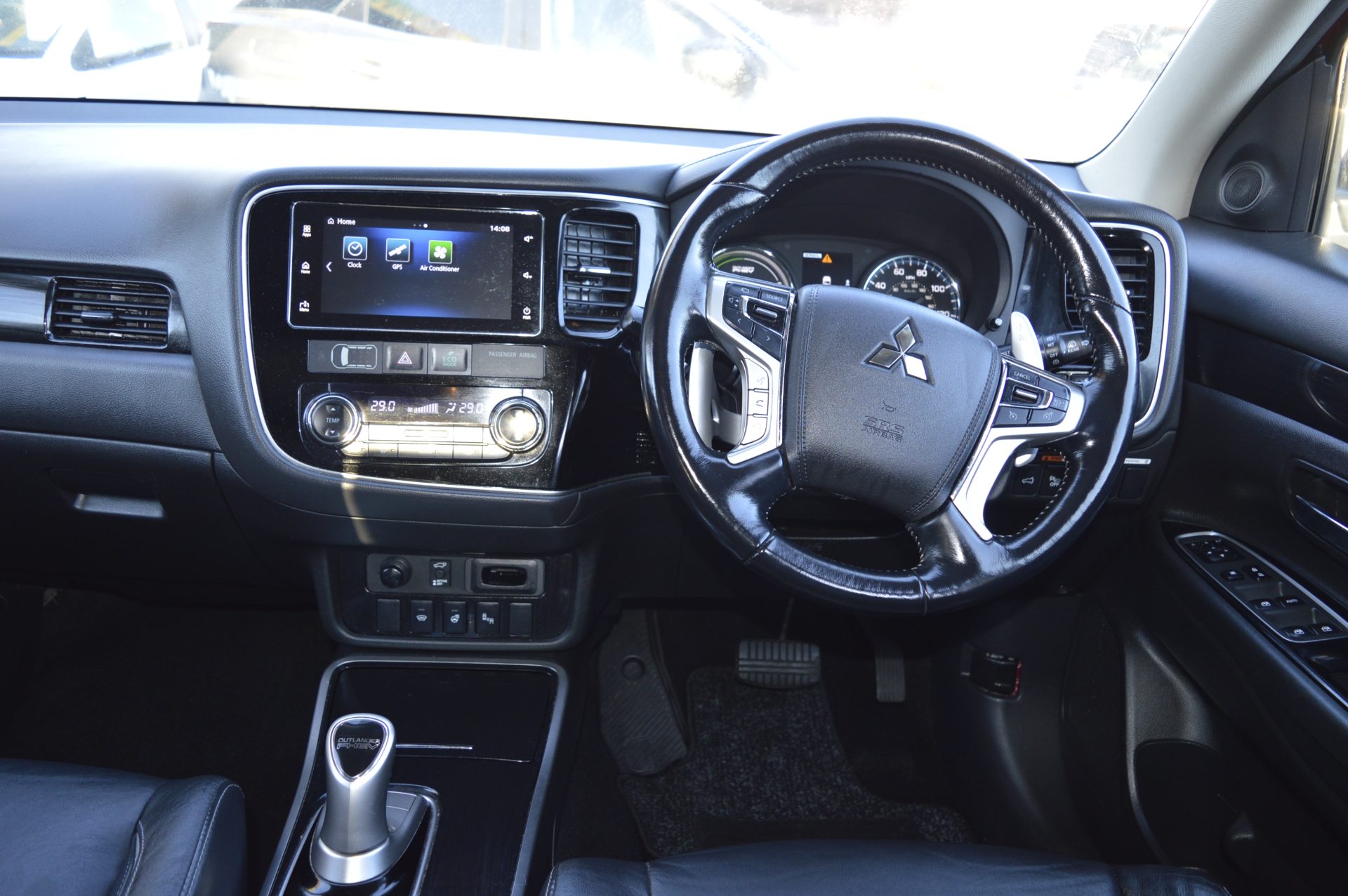 Mitsubishi Outlander - Image 14