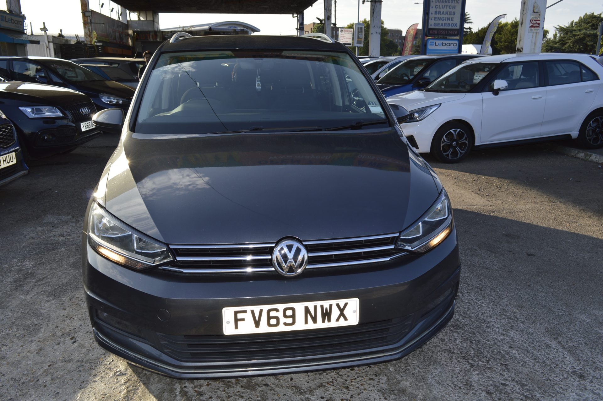 Volkswagen TOURAN PETROL AUTO 7 SEATS - Image 7