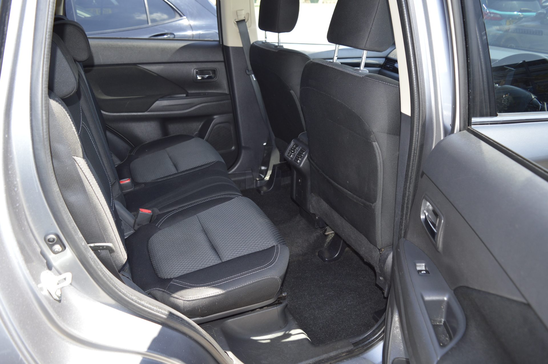Mitsubishi OUTLANDER - Image 13
