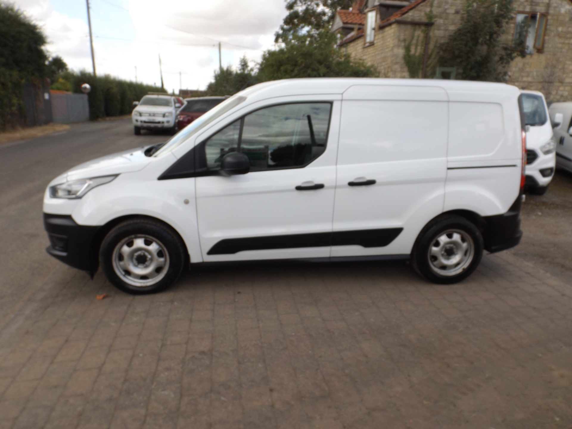 Ford TRANSIT CONNECT 1.5 200 EcoBlue Leader - Image 7