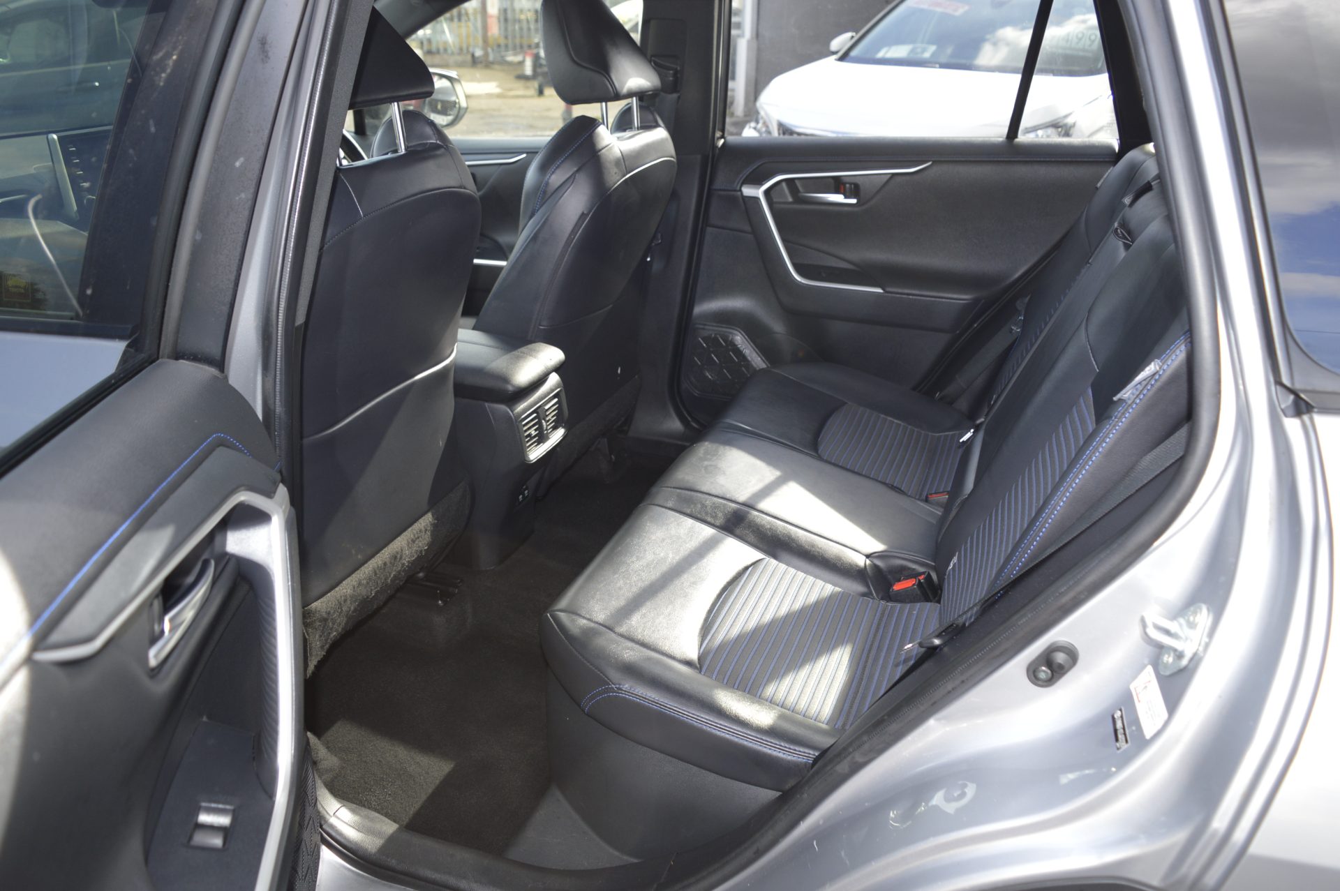 TOYOTA RAV-4 HYBRID - Image 11