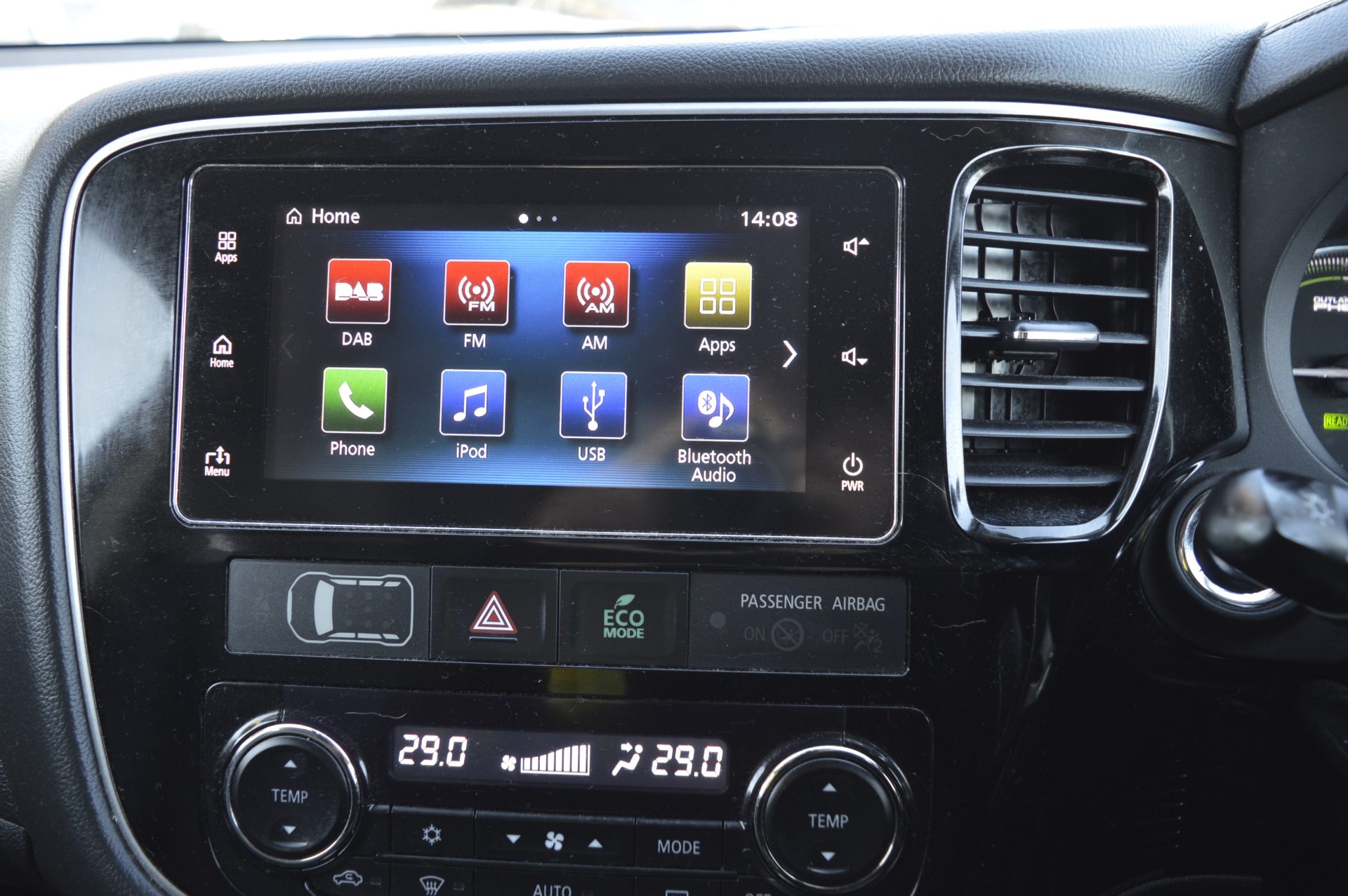 Mitsubishi Outlander - Image 19