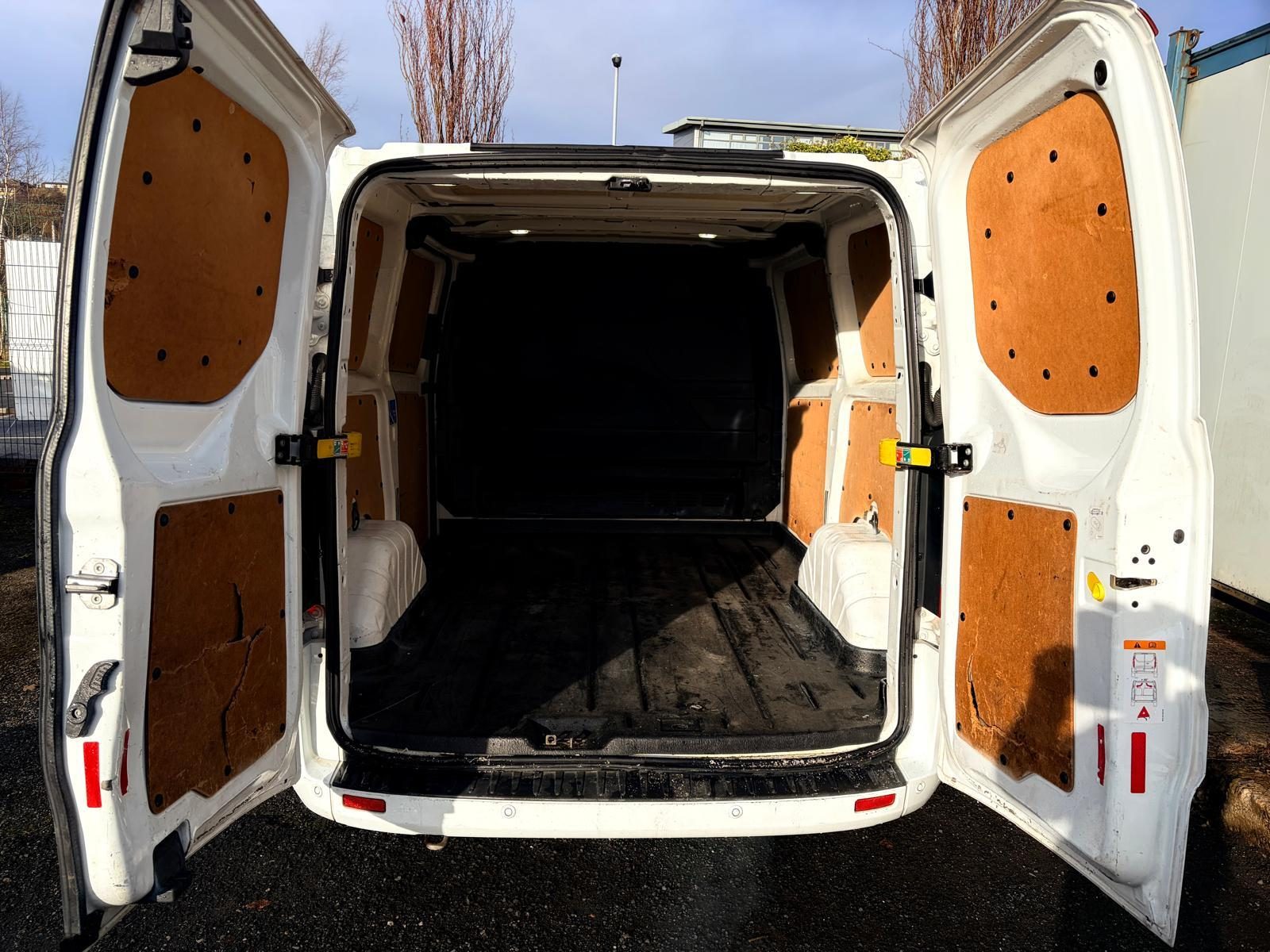 Ford Transit Custom 2.0 Tdci - Image 19