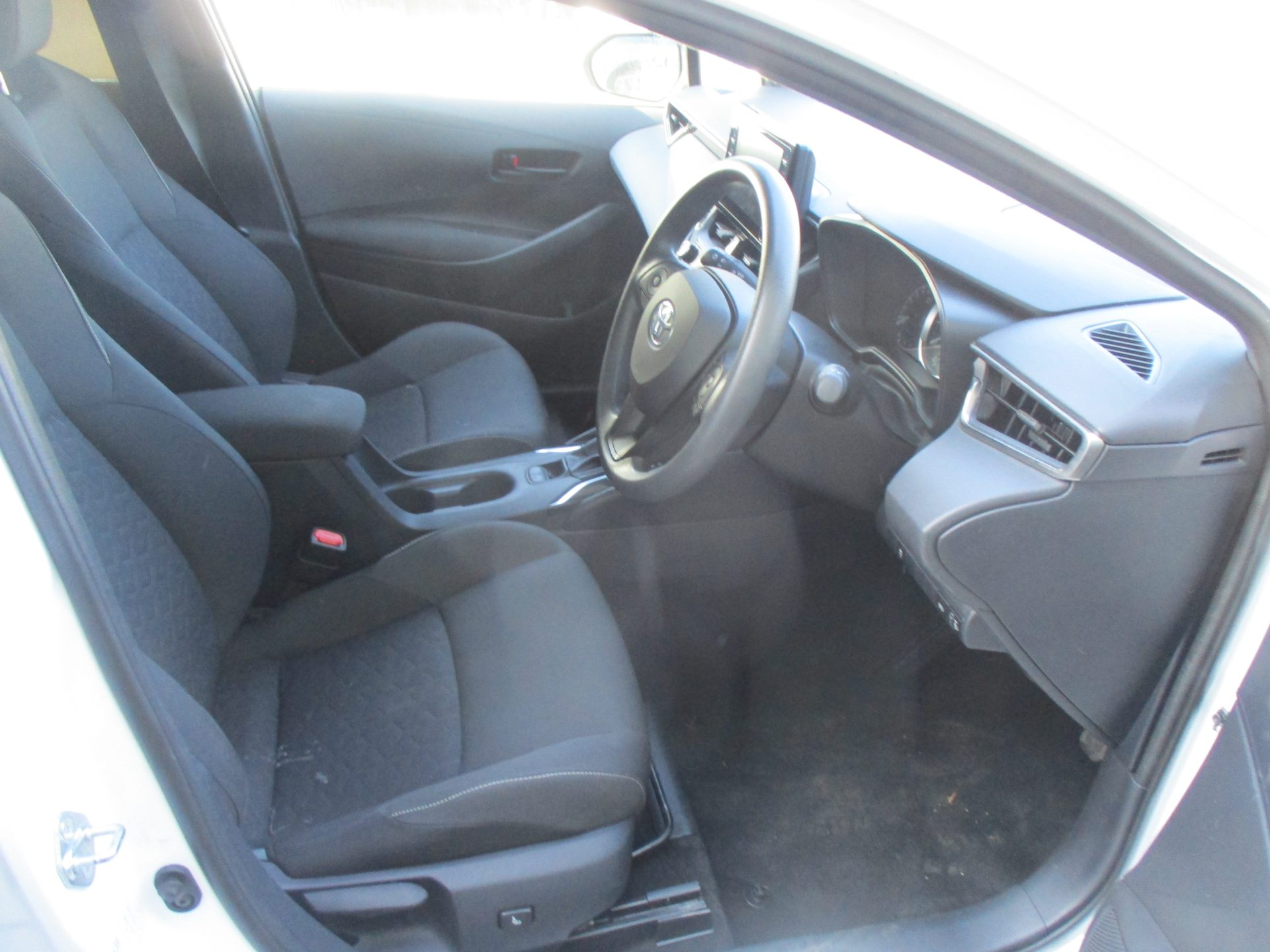 Toyota COROLLA VVTI PETROL HYBRID COMMERCIAL - Image 6