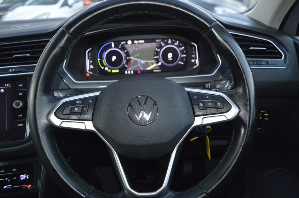 Volkswagen Tiguan - Image 18