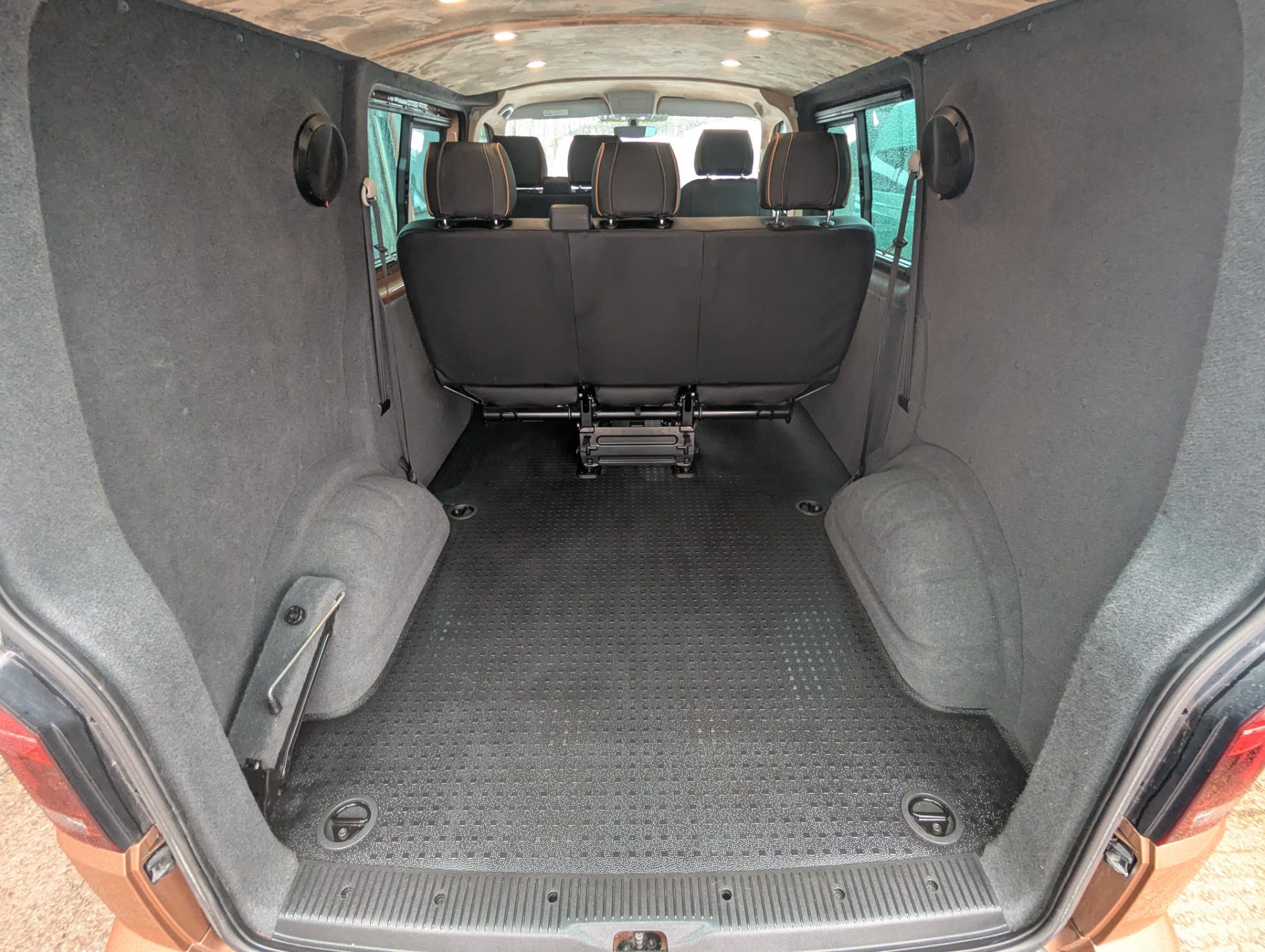 Volkswagen T6.1 FACTORY 150 KOMBI VAN - Image 6