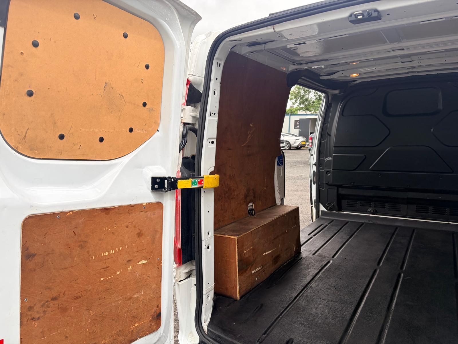 Ford Transit Custom 2.0 300 - Image 6