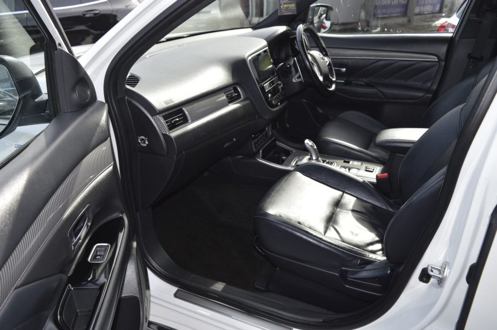 Mitsubishi Outlander - Image 13