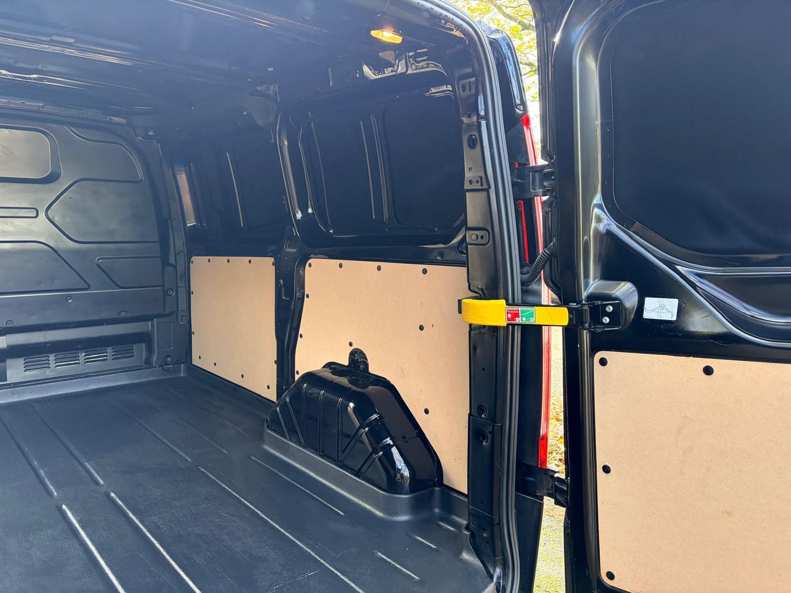 Ford Transit Custom 2.0 Trail - Image 8