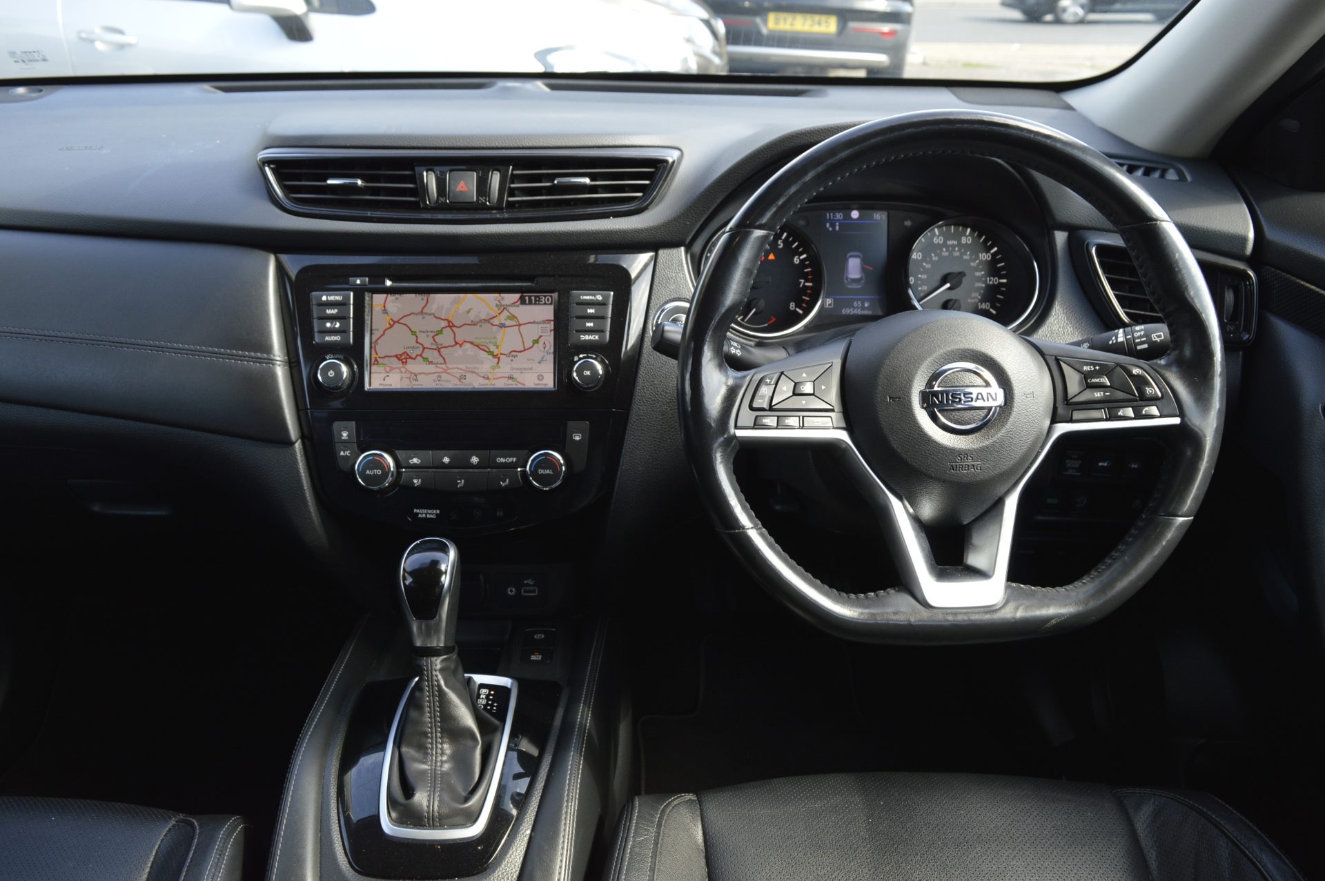 Nissan X-TRAIL TEKNA AUTO 7 SEATS - Image 15