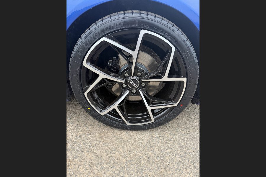 Audi A4, A4 Black Edition - Image 9