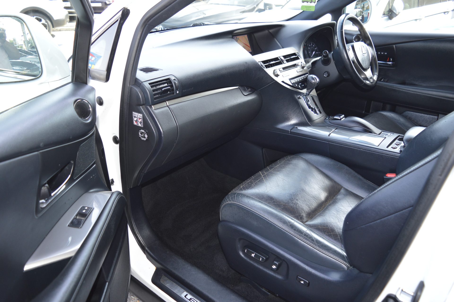 Lexus RX450H - Image 12