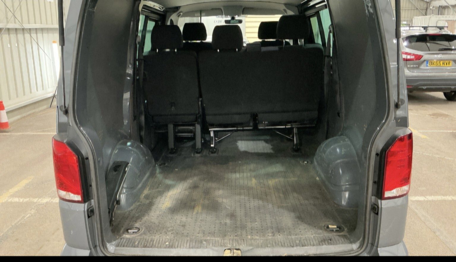 Volkswagen Transporter - Image 1