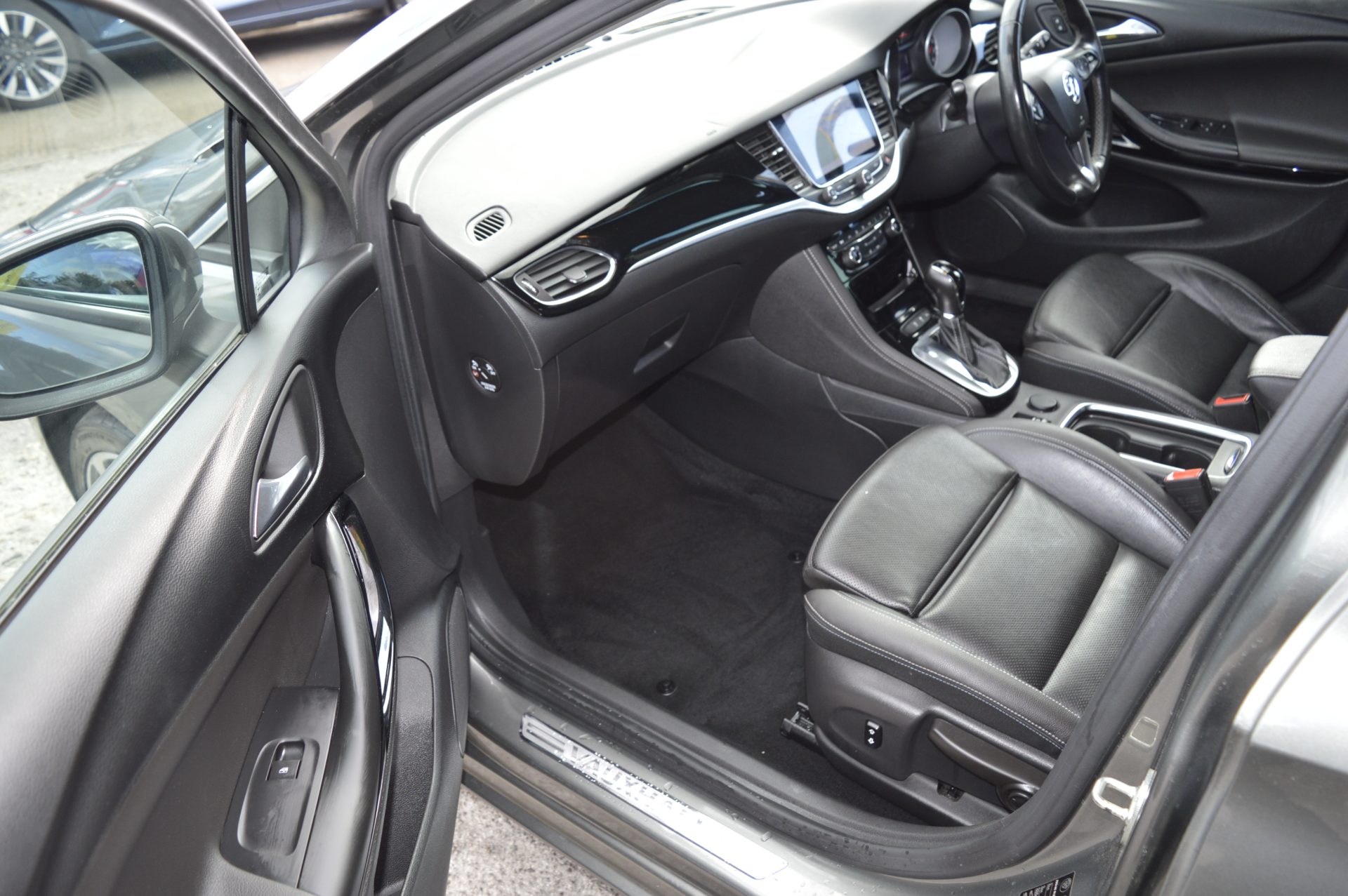 Vauxhall ASTRA ELITE AUTO - Image 11