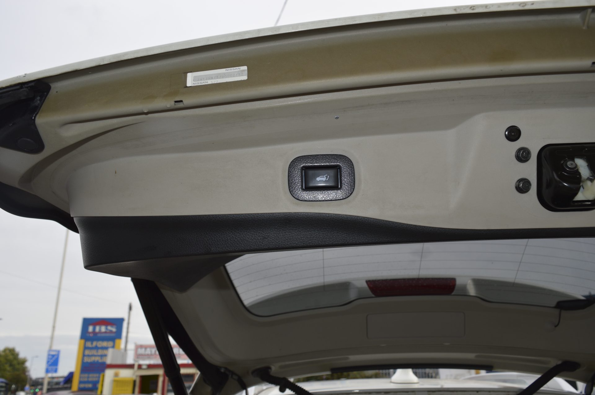 Nissan X-TRAIL AUTO 7 SEATS SUNROOF - Image 10