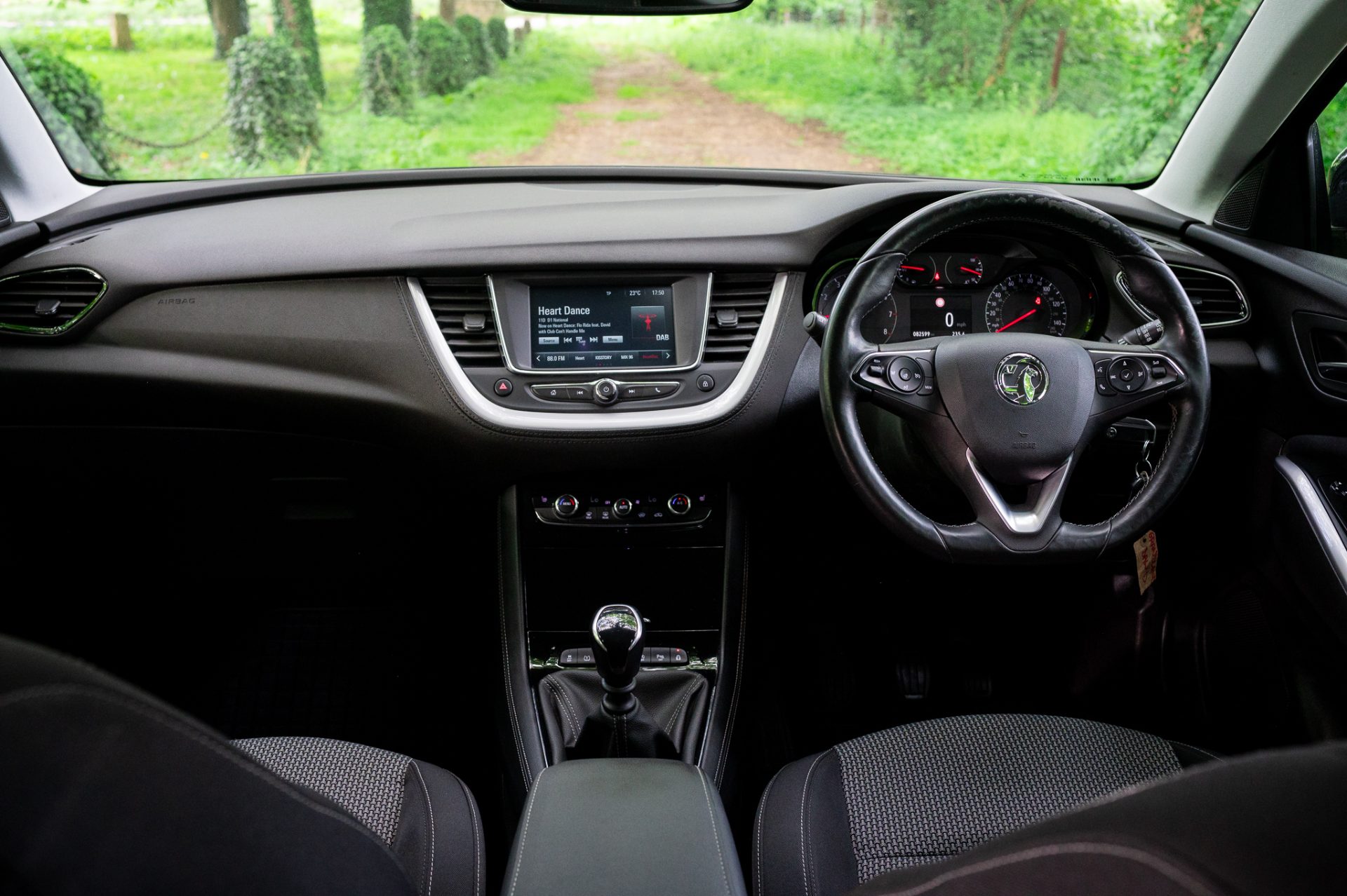Vauxhall Grandland X 1.5 Turbo D BlueInjection SE - Image 17