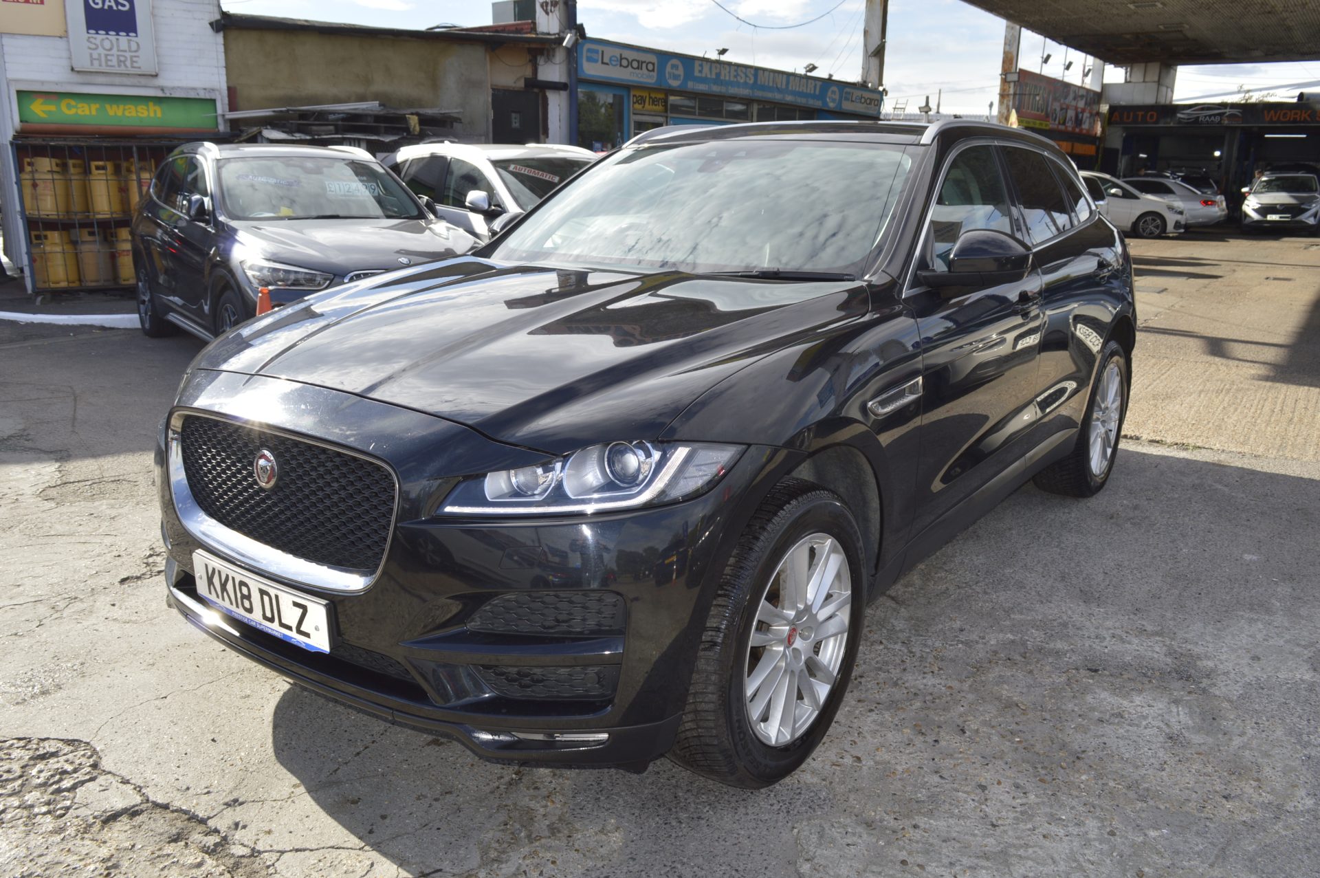 Jaguar F-PACE AUTO SUNROOF - Image 3