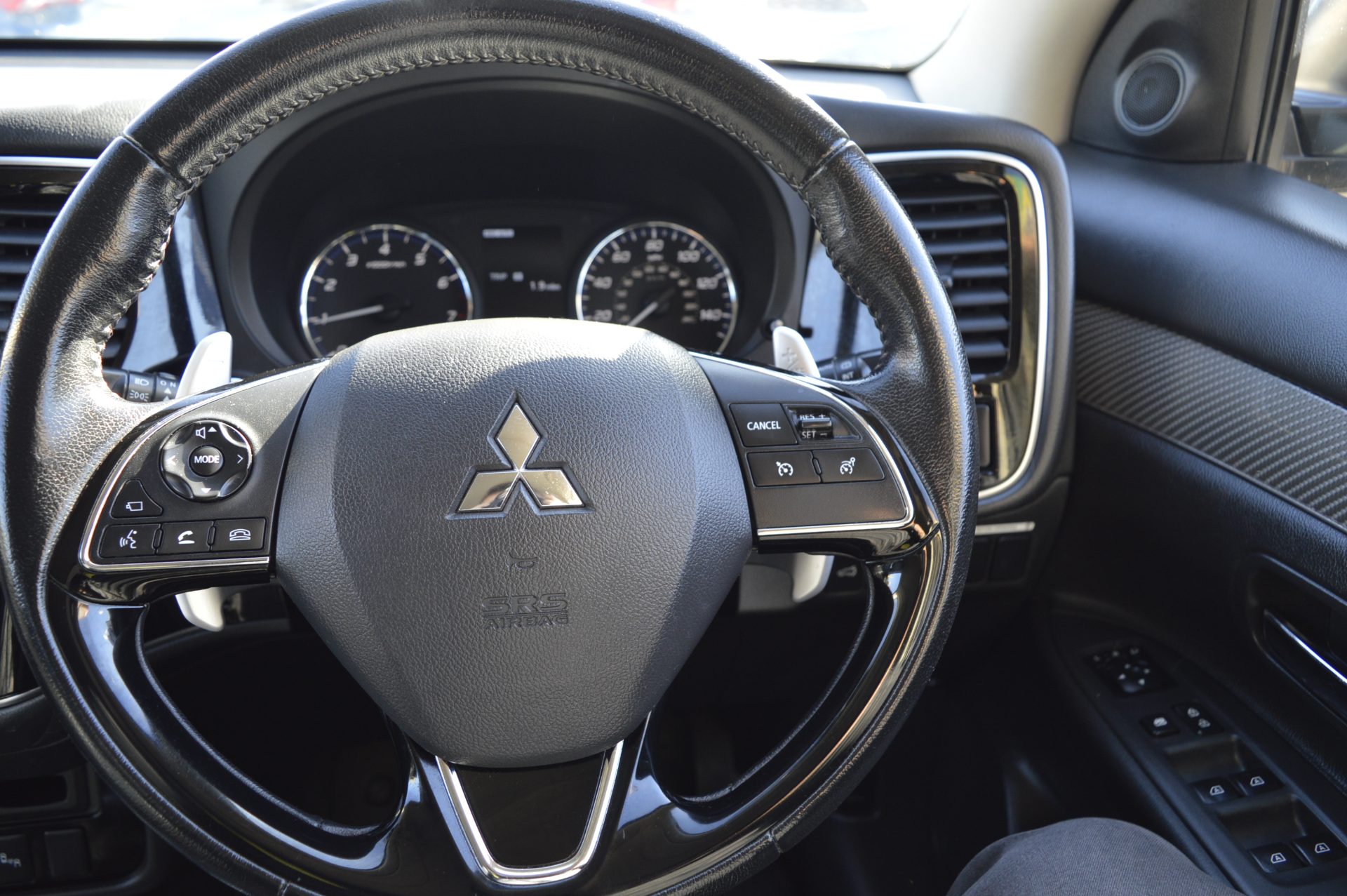 Mitsubishi OUTLANDER AUTO 7 SEATS - Image 18