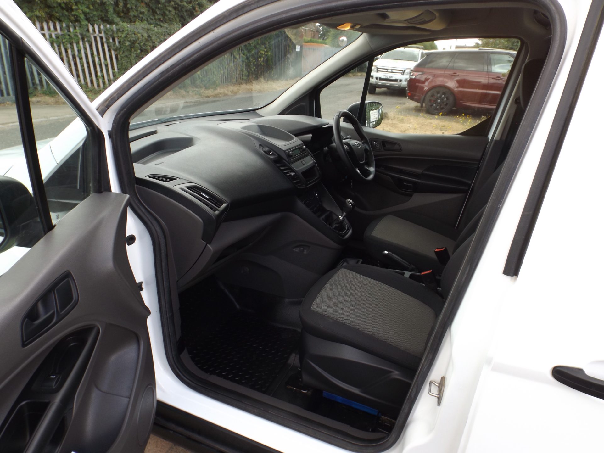Ford TRANSIT CONNECT 1.5 200 EcoBlue Leader - Image 10