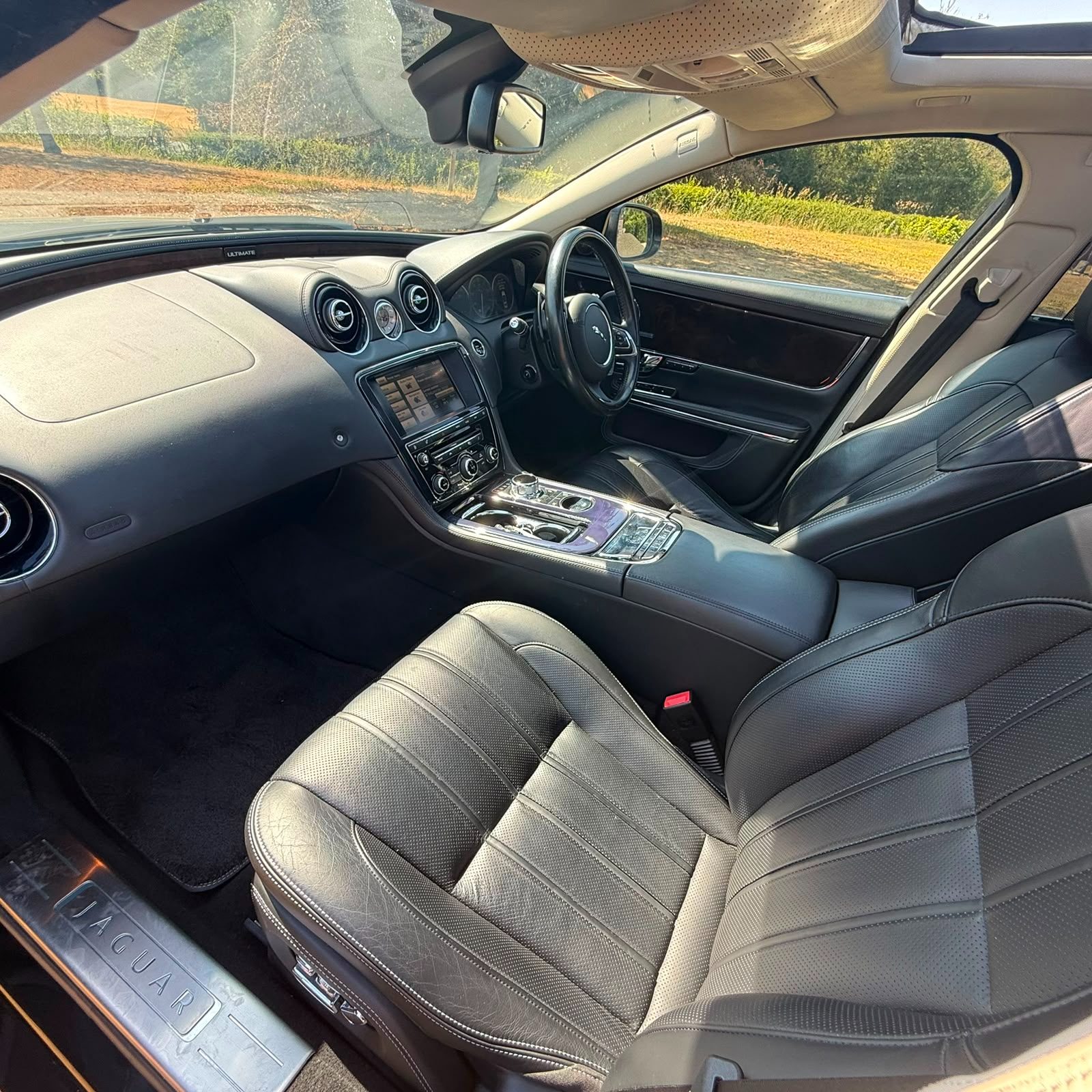 Jaguar Jaguar XJ 5.0 V8 Ultimate Saloon 4dr Petrol Auto Euro 5 (s/s) (LWB) (510 ps) - Image 18