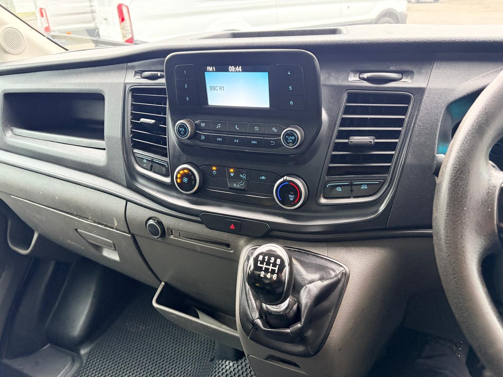 Ford Transit 2.0 350 Ecoblue - Image 17
