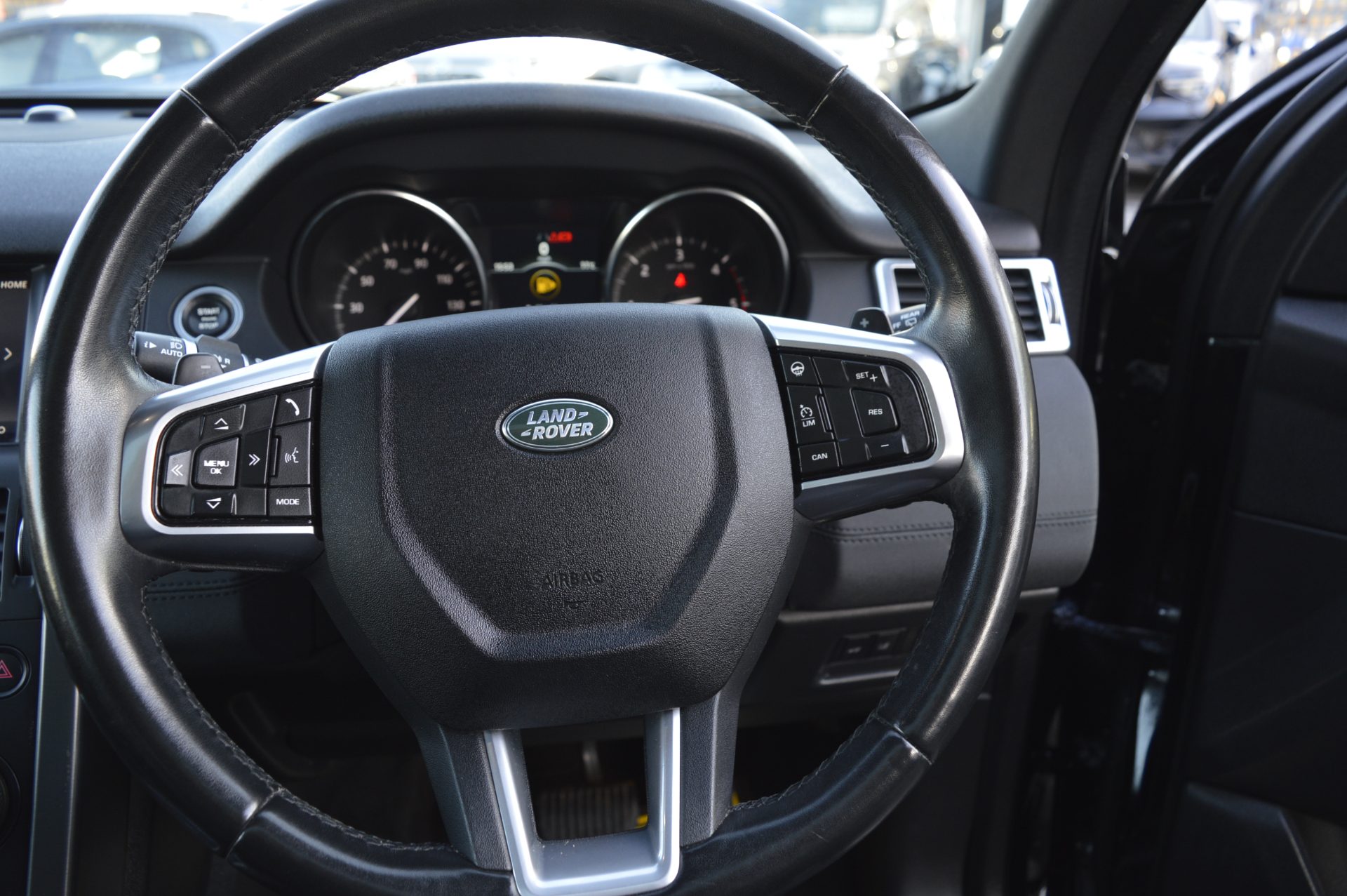 Land Rover DISCOVERY HSE AUTO 7 SEATS - Image 18