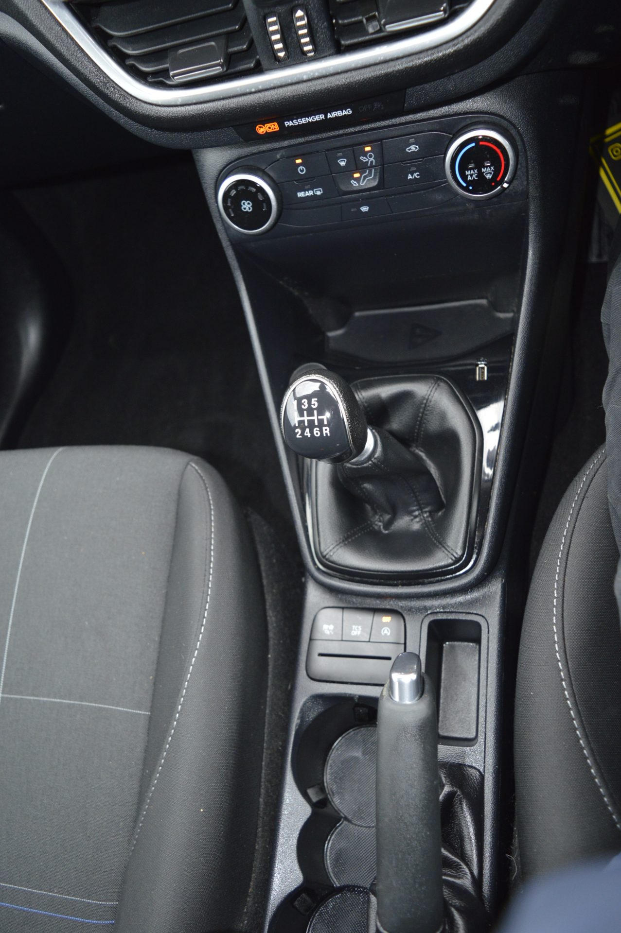 Ford Fiesta - Image 19