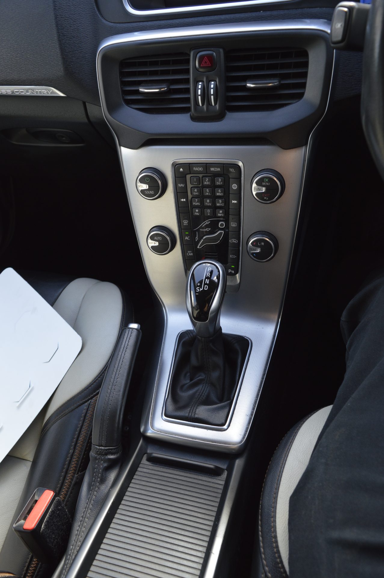 Volvo V40 CROSS COUNTRY - Image 20