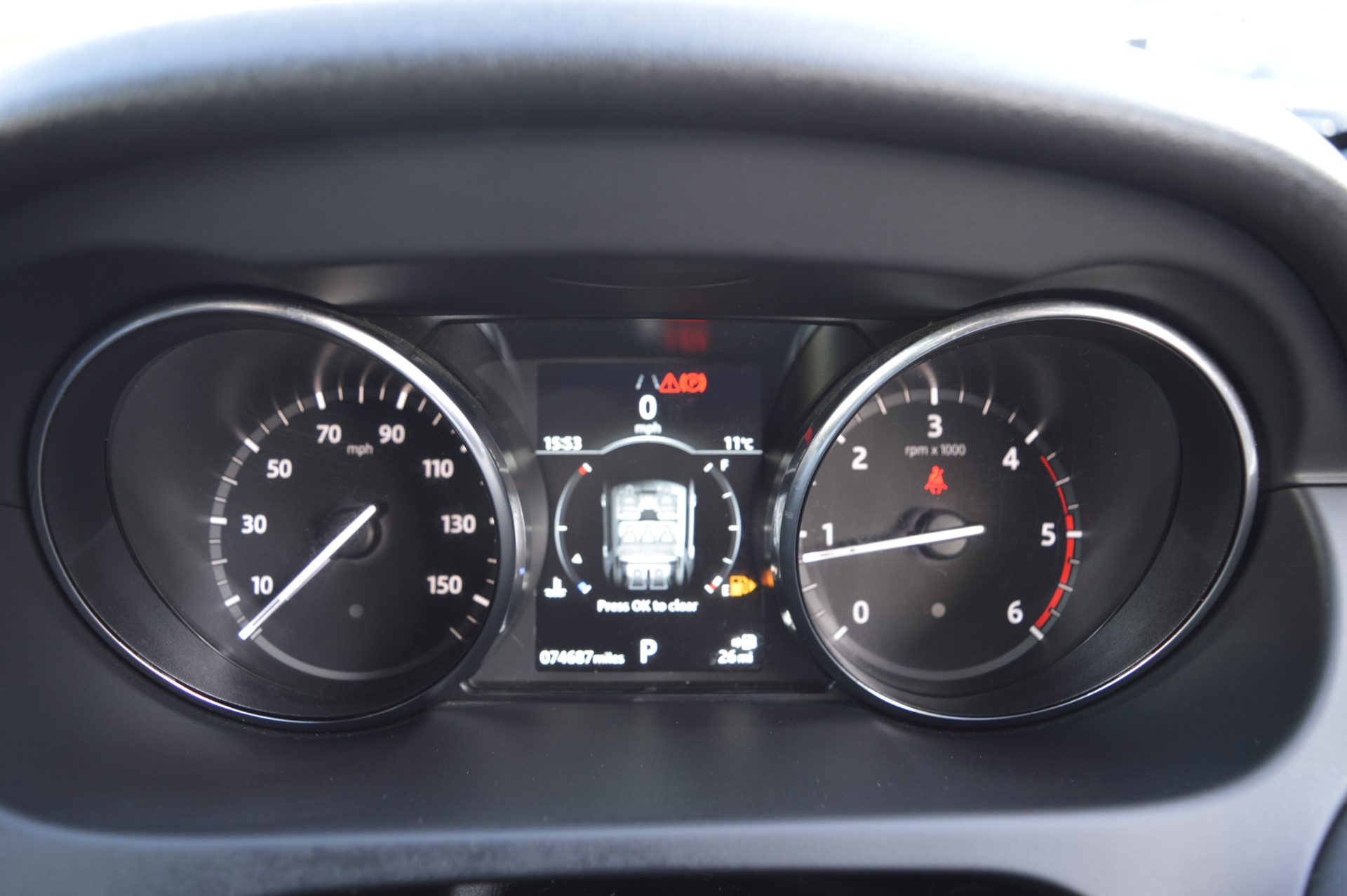 Land Rover DISCOVERY HSE AUTO 7 SEATS - Image 17