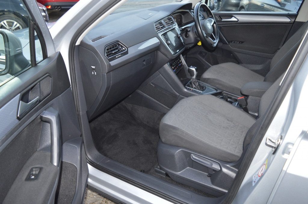 Volkswagen Tiguan - Image 12